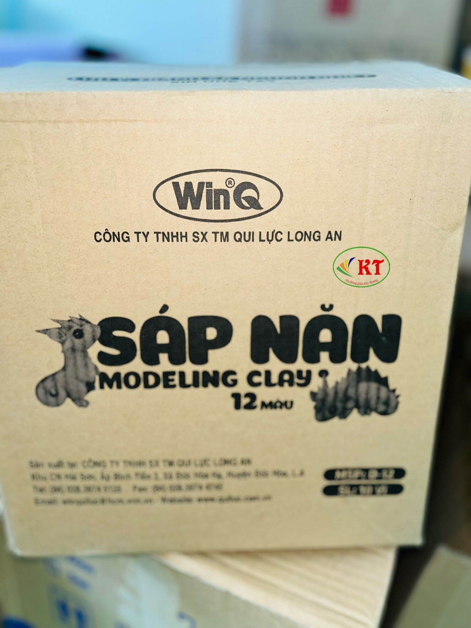 Đất nặn WinQ 12 màu kèm khuôn + cây lăn (mã: D-12)