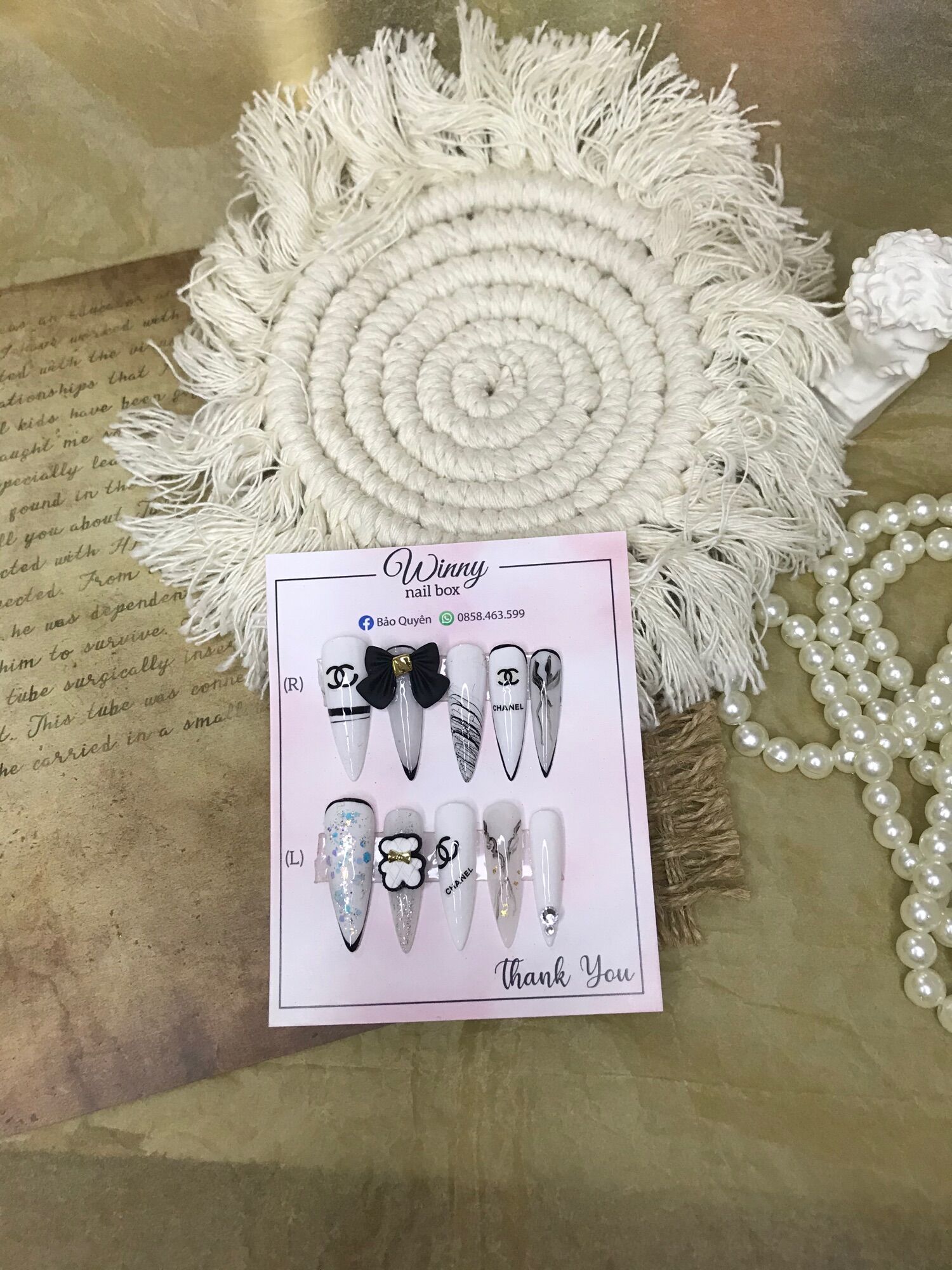 Nailbox móng up móng giả trắng đen chanel nơ đen