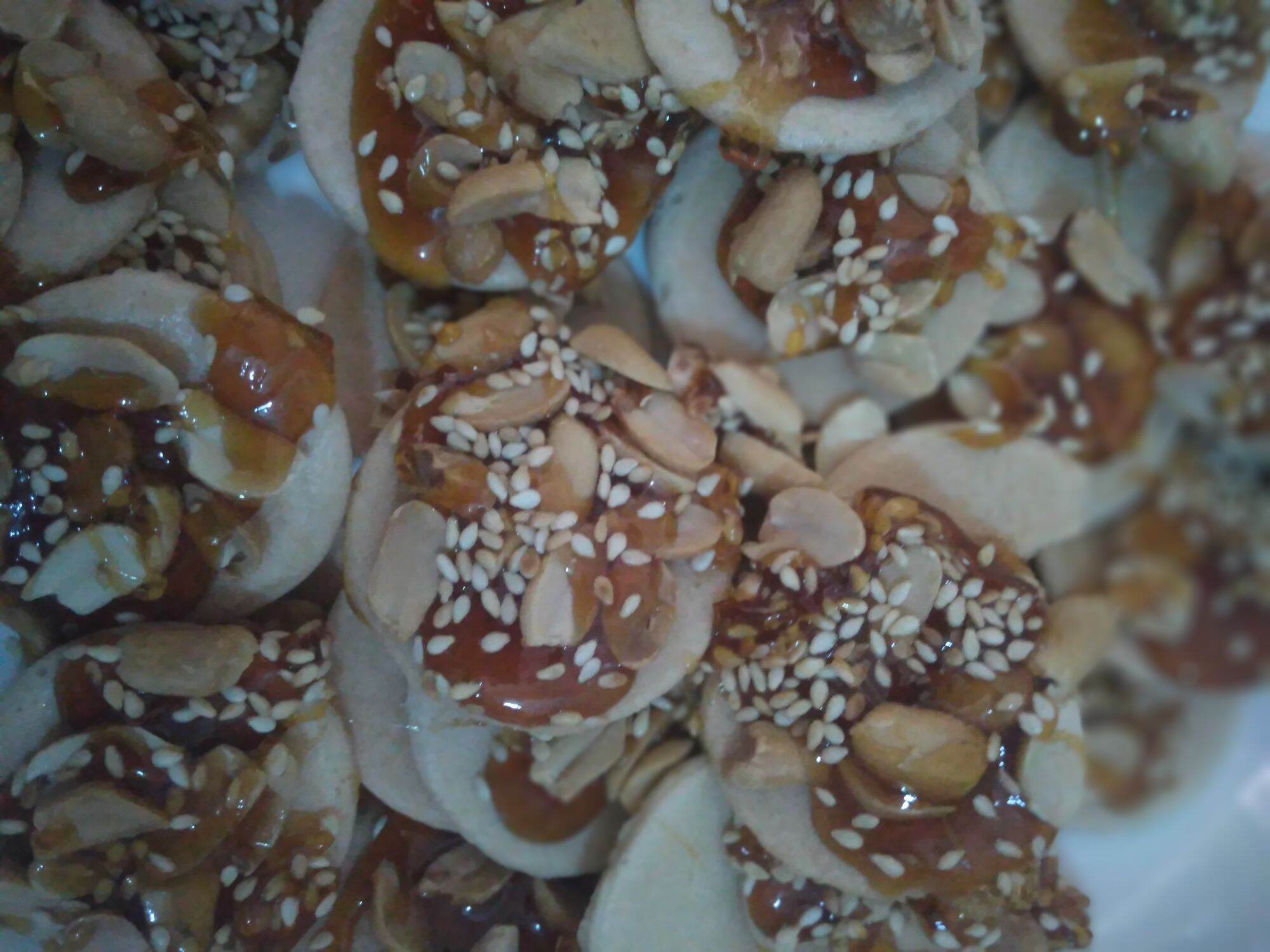Bánh đậu phộng đồng tiền mini.. giòn  thơm rất ngon.10k/bịch 100g
