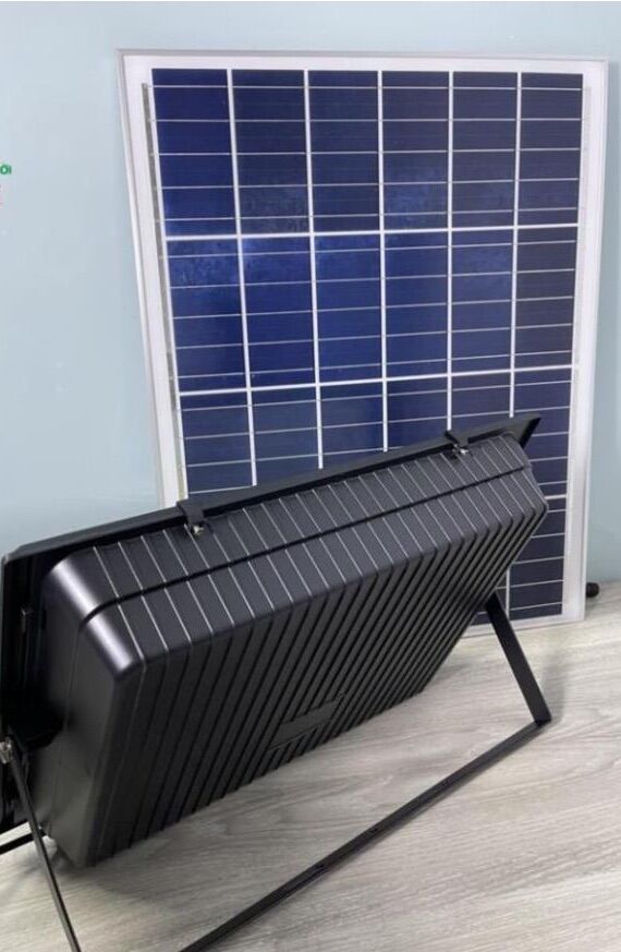ĐÈN PHA NĂNG LƯỢNG MẶT TRỜI 100W, hiệu VINDA