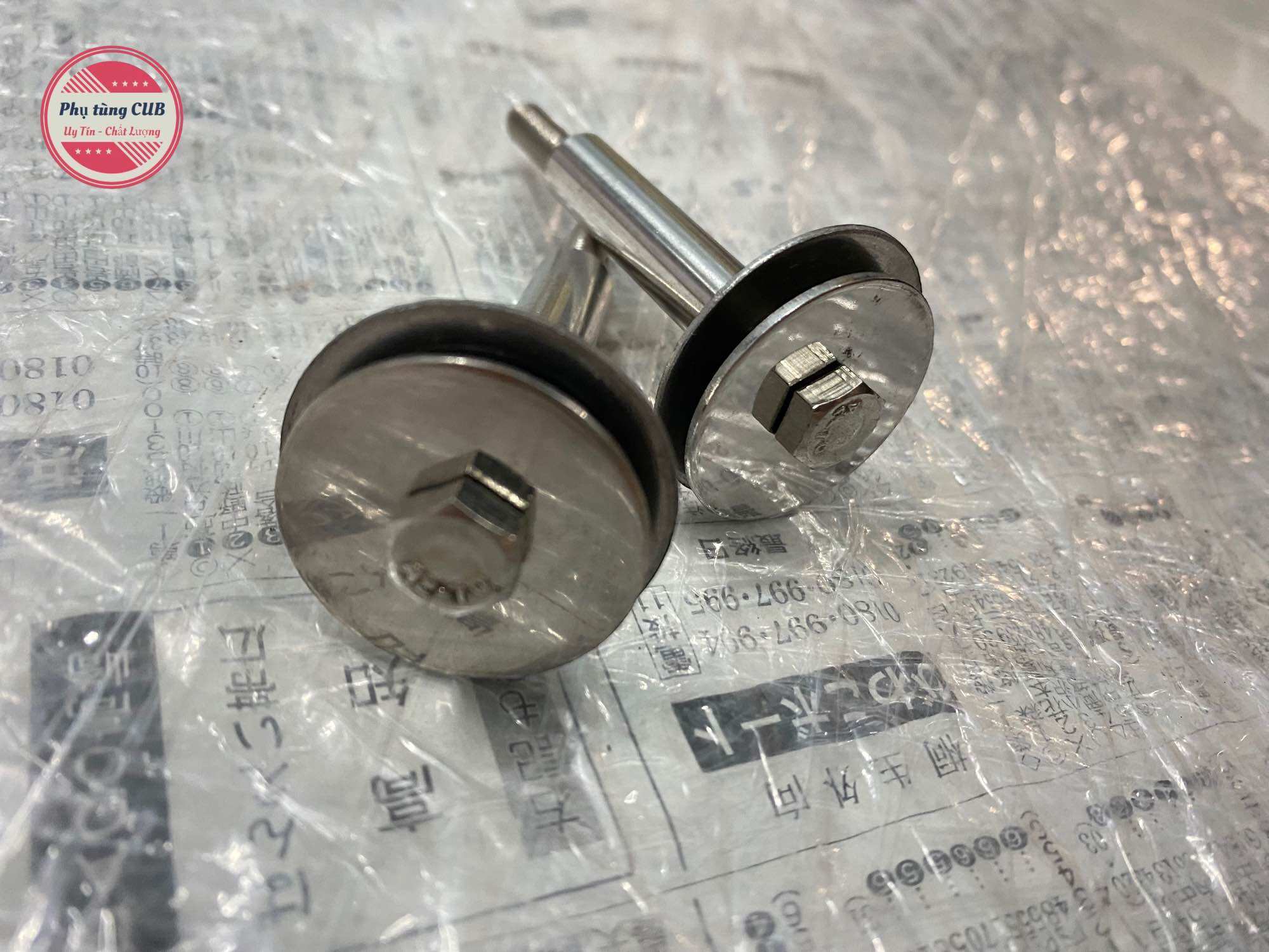 Ốc bắt bửng xe cub bằng inox