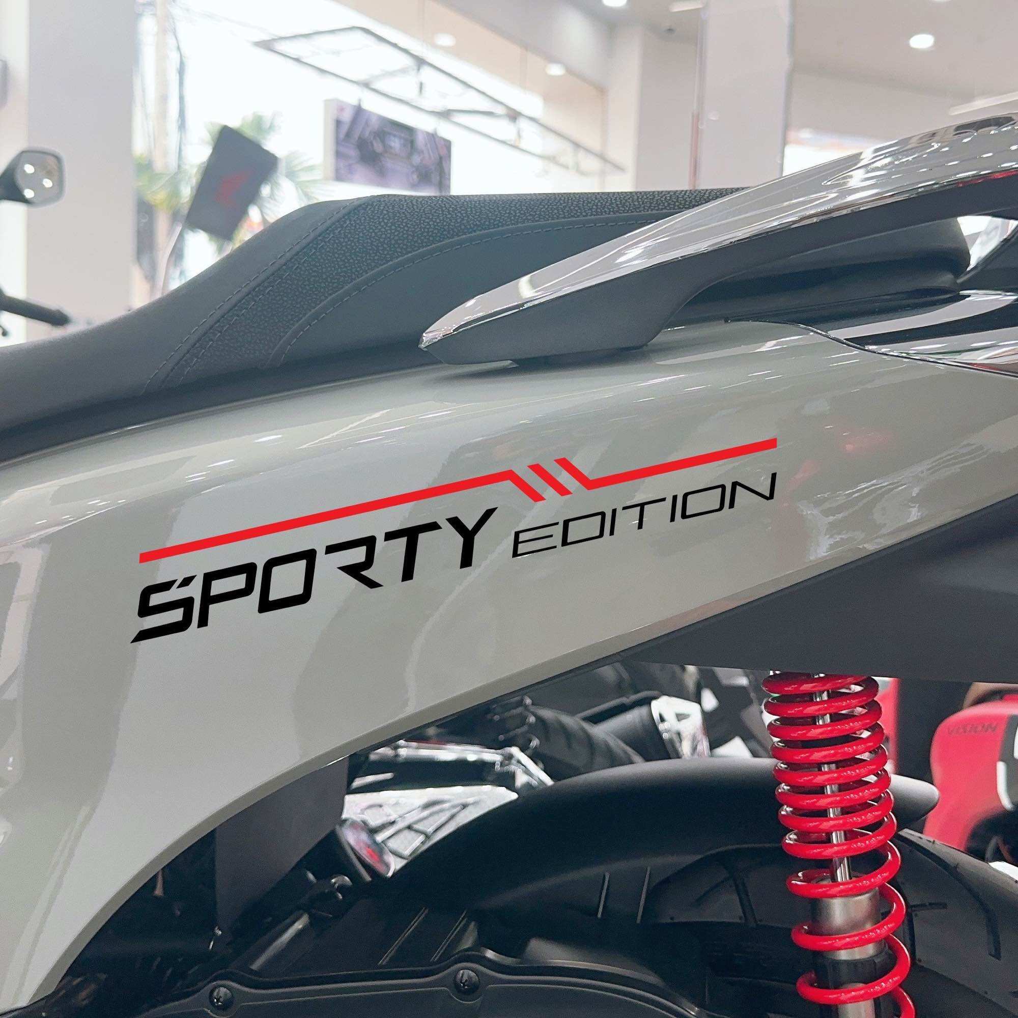 Cặp Tem Chữ Sporty Edition Và Đường Line Chỉ Đỏ Dạ Quang Cho các dòng xe Xám Đen Thể Thao Không có logo Honda