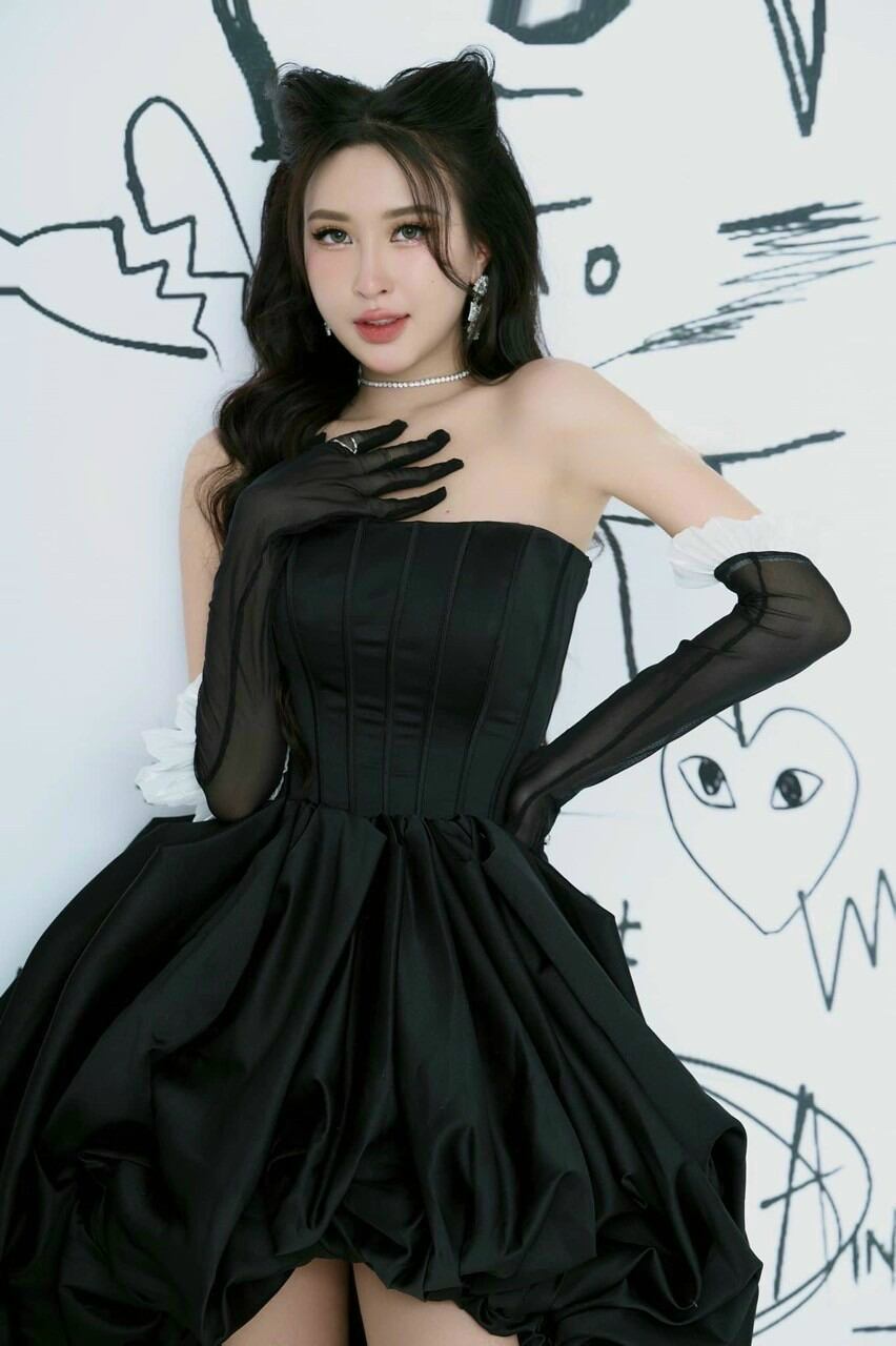 ĐẦM XÒE TÔM CUP BÍ