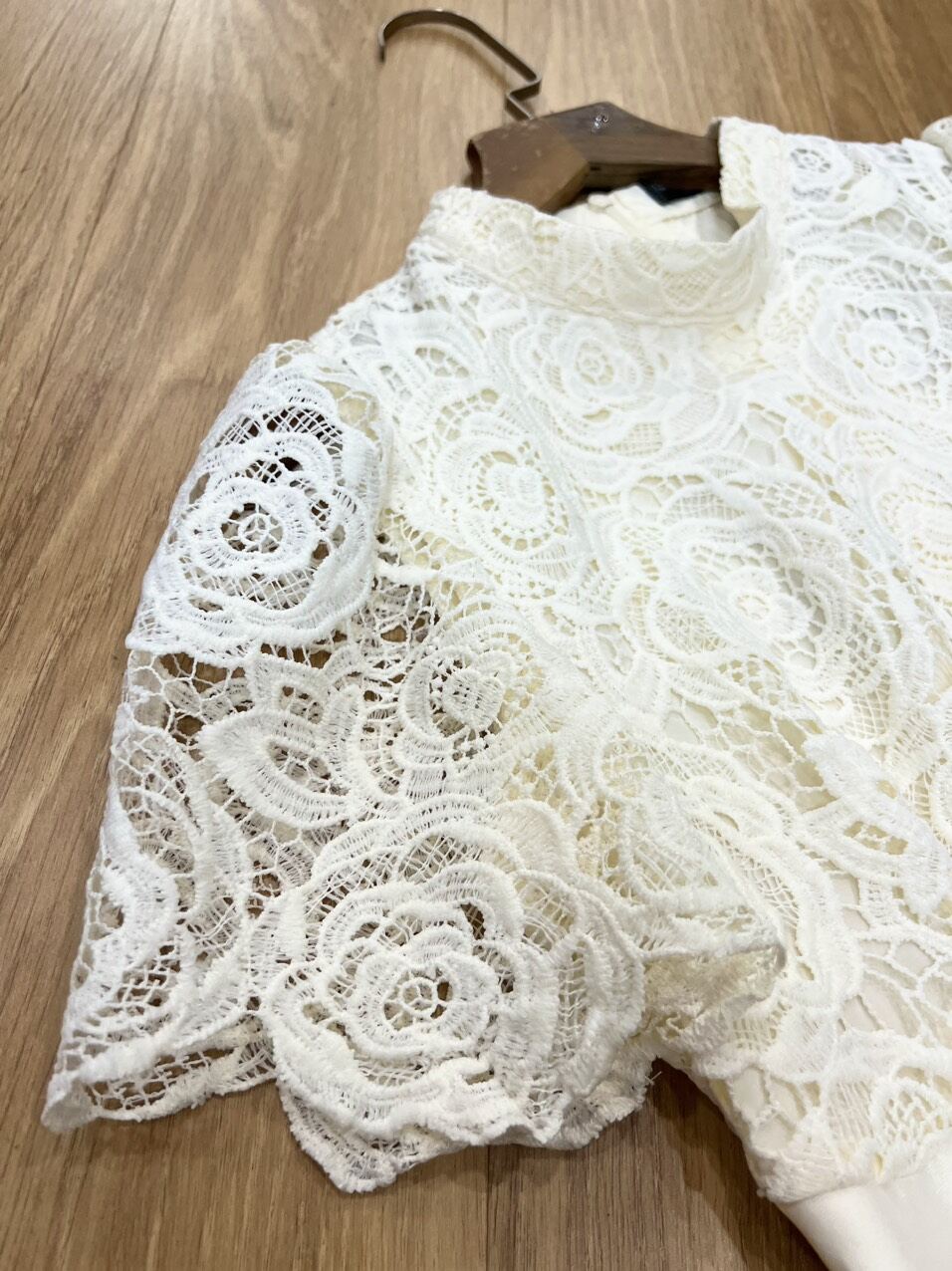 Đầm midi Topshop trắng phối ren