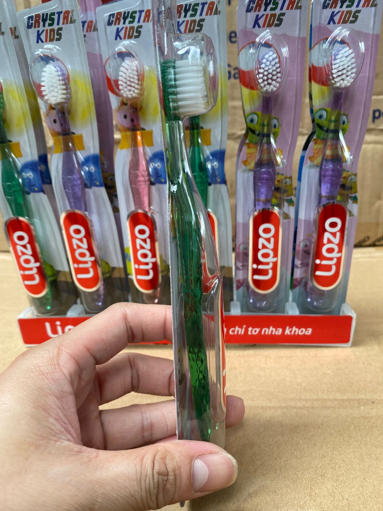 Bàn chải đánh răng cho bé Lipzo Crystal Kids