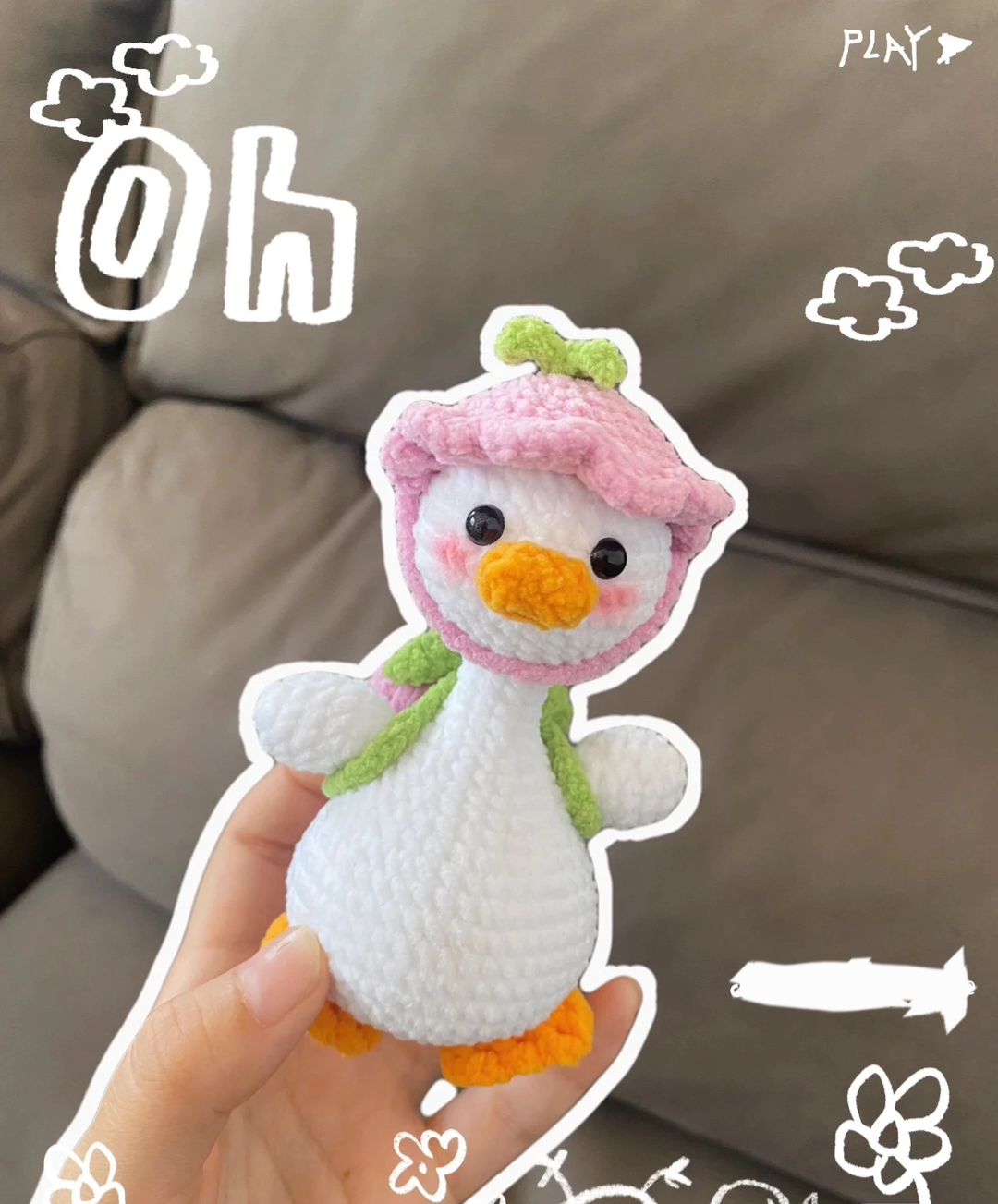 Vịt đi học đeo balo dâu dễ thương handmade len