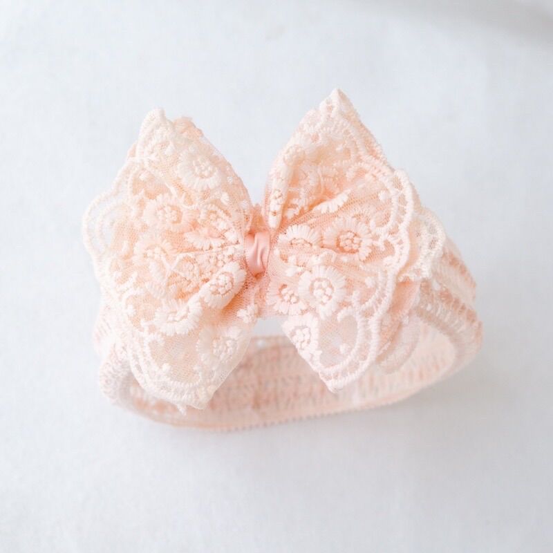 Turban nơ ren cổ điển cho bé gái