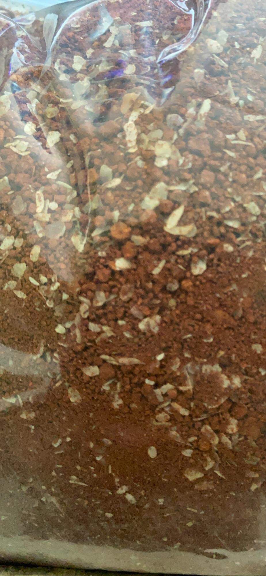 Khoáng đất đỏ cho chim cảnh