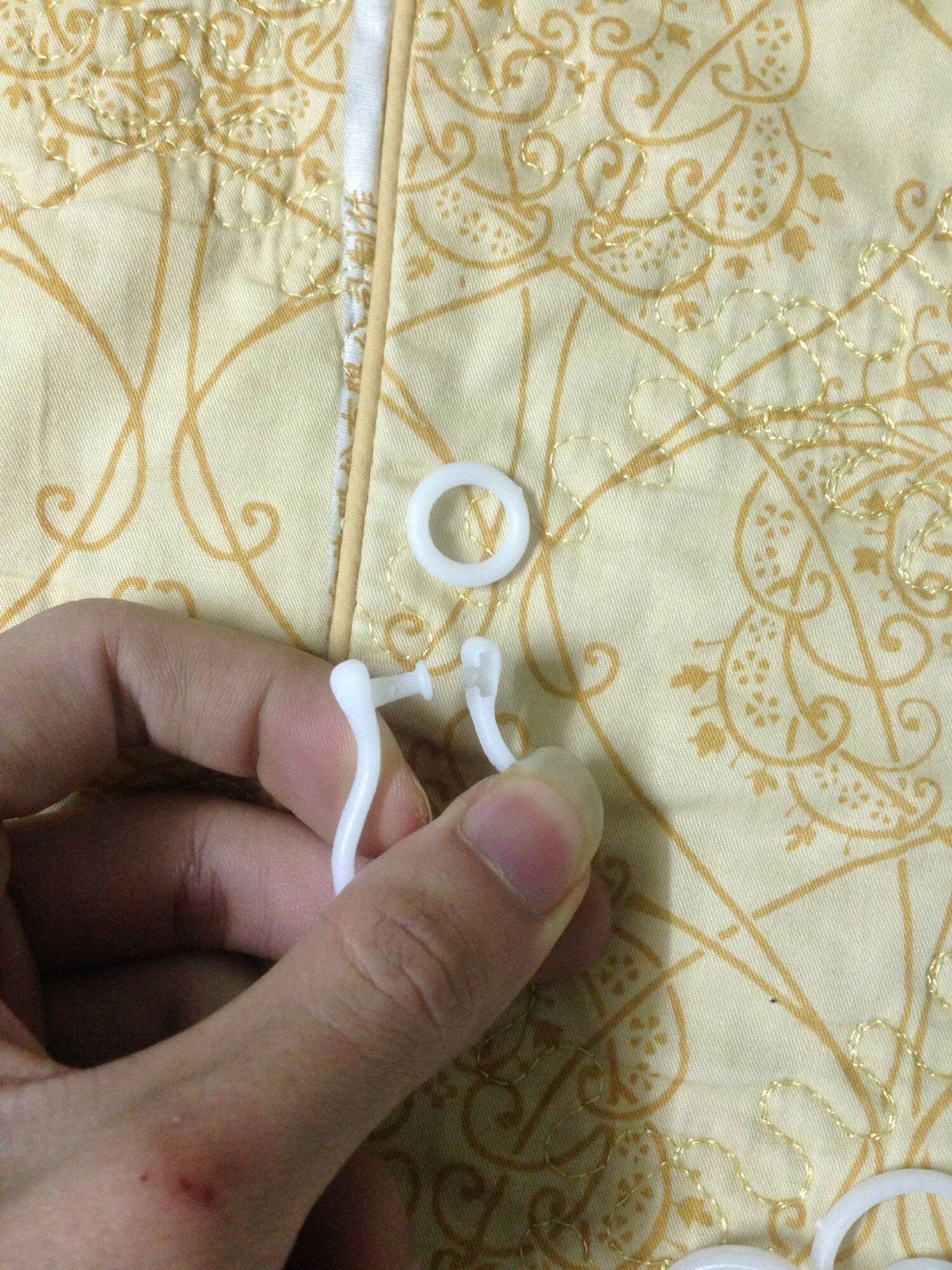 Móc nhựa,móc treo rèm 7k/10 cái