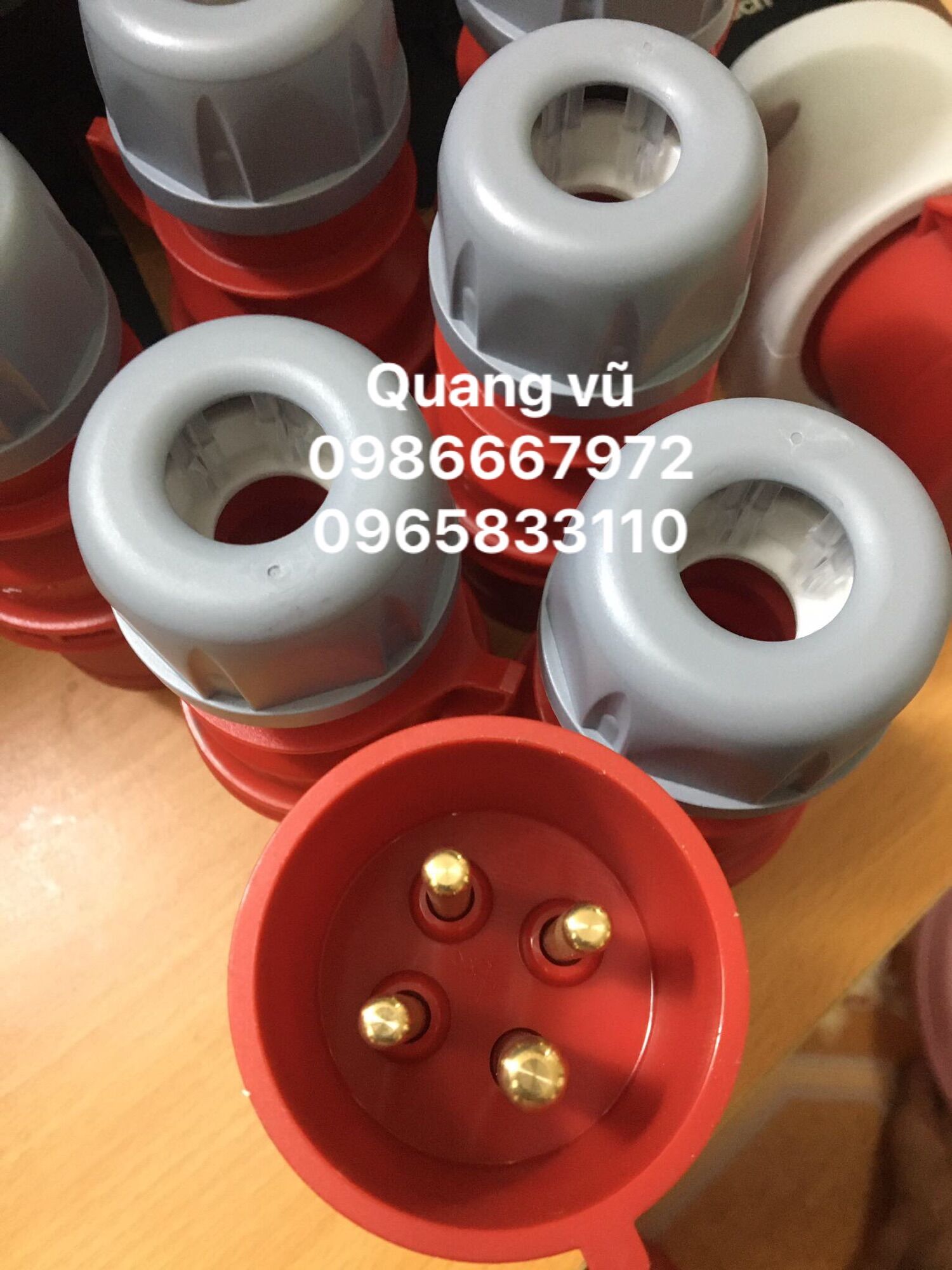 Ổ cắm + phích cắm 3 pha 32A  4 chân made in ustria PCE