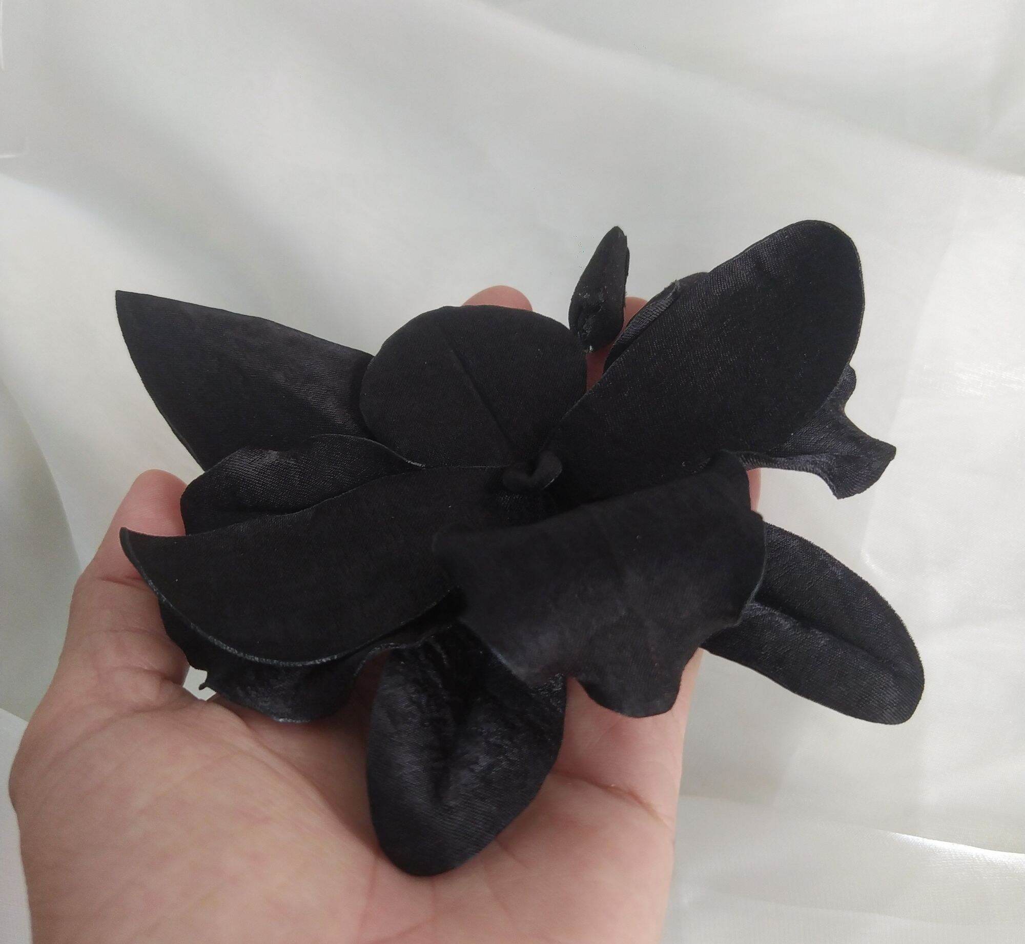 Hoa lan cài áo handmade Canto màu đen size 12cm