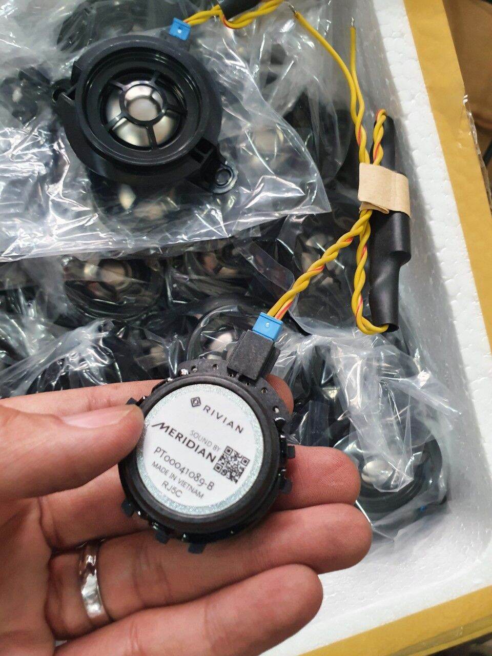 1 cặp loa chép trắng từ neo mũi nhôm cực hay. Giá 2 cái