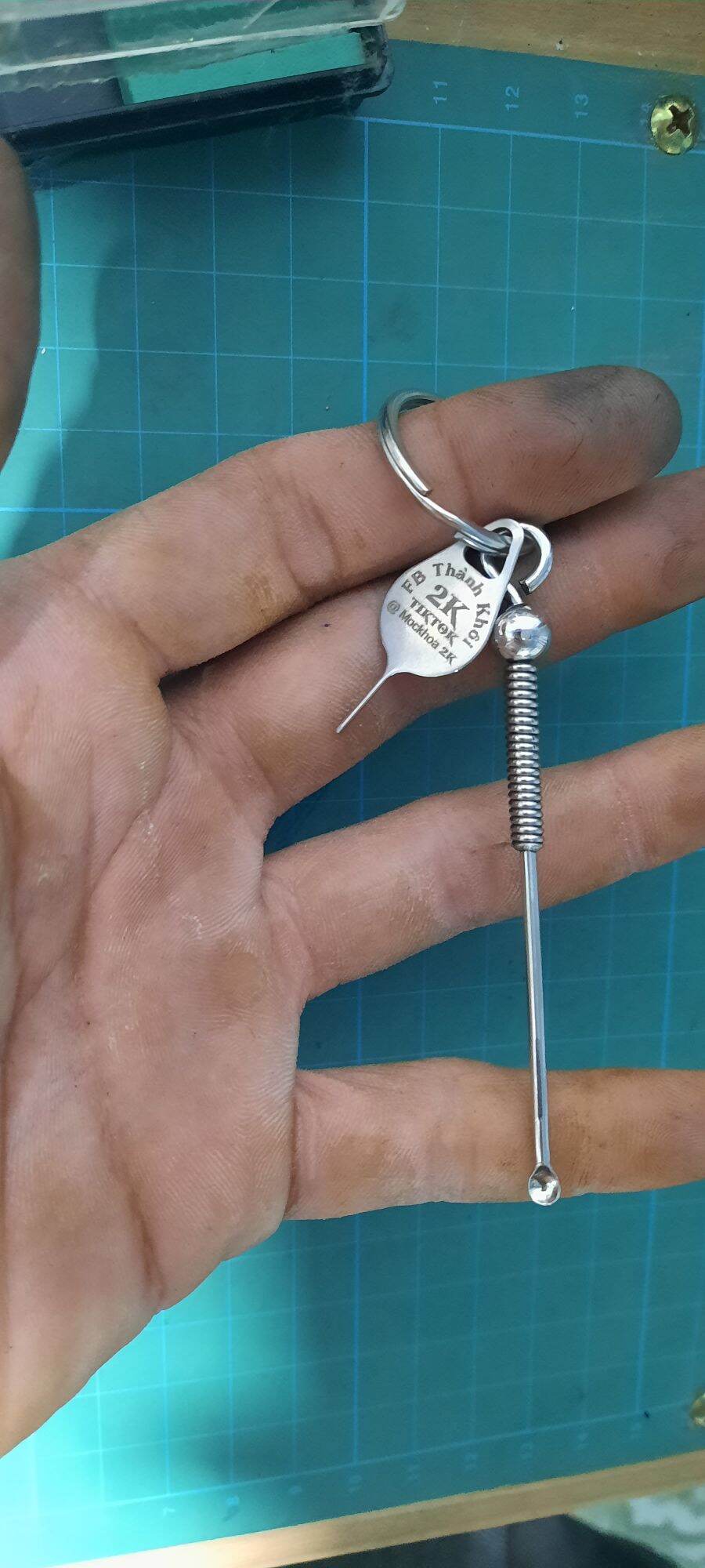 Khôi Móc Khóa 🔑BỘ PHỤ KIỆN MUA KÈM MÓC KHÓA GỒM "QUE CHỌC SIM+ THANH LẤY RÁI TAI VÀ KHOEN INOX304"