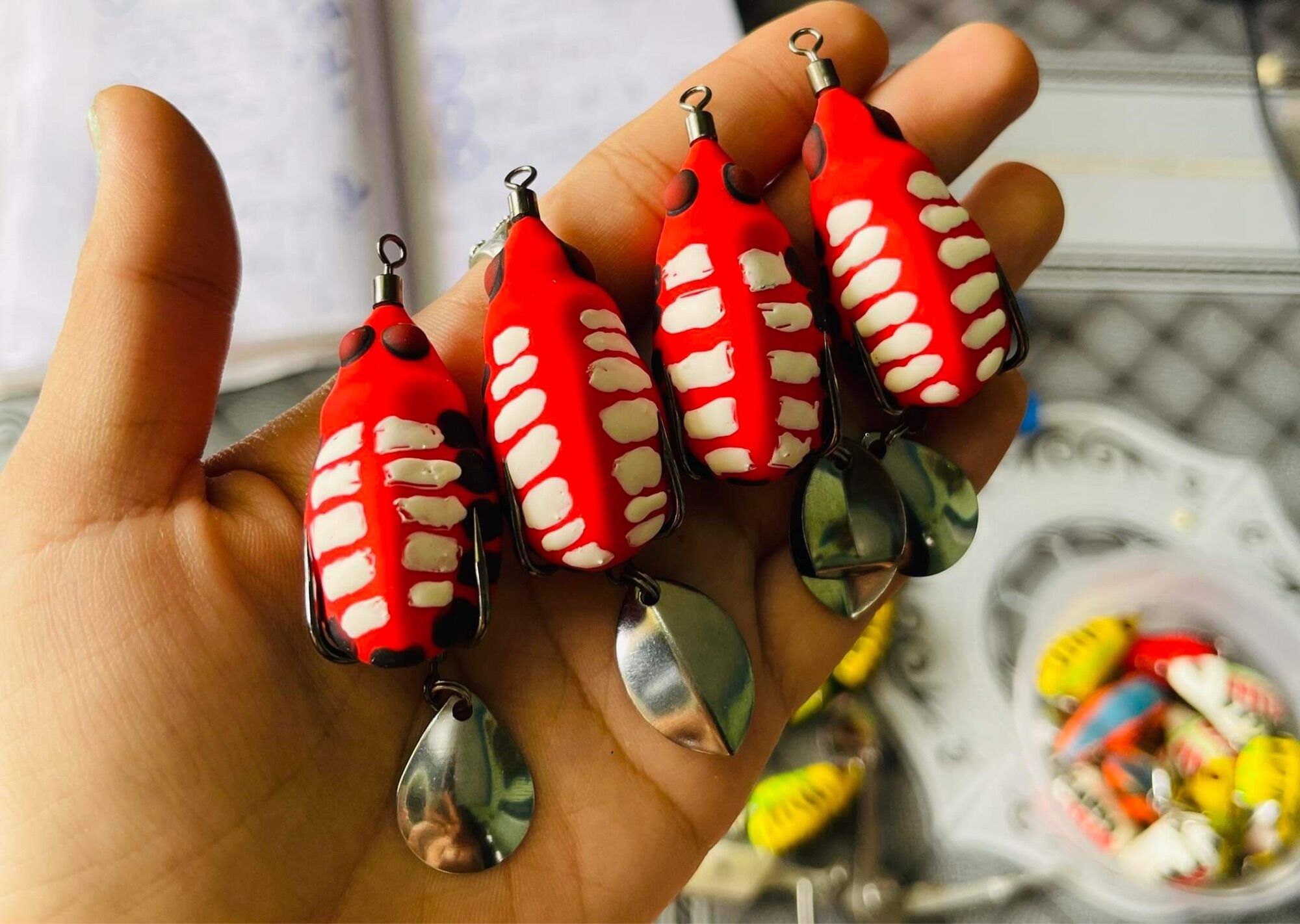 MỒI CÂU LURE-NHÁI HƠI SÊN BỌ HUNG