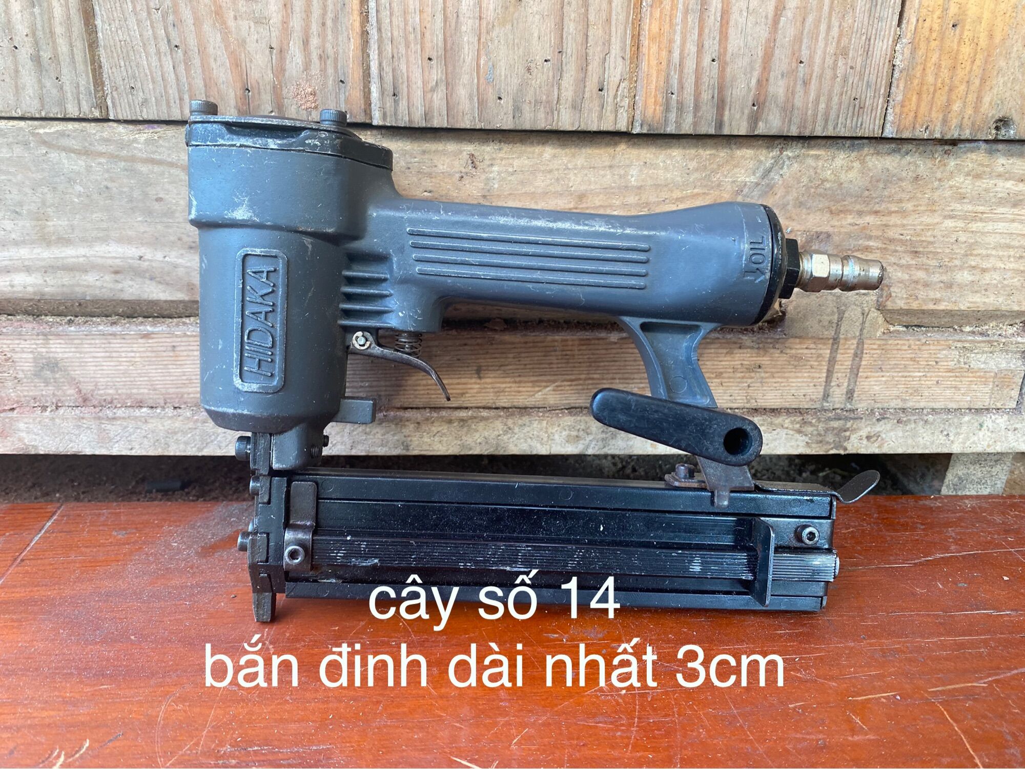 Súng bắn đinh U yên xe máy