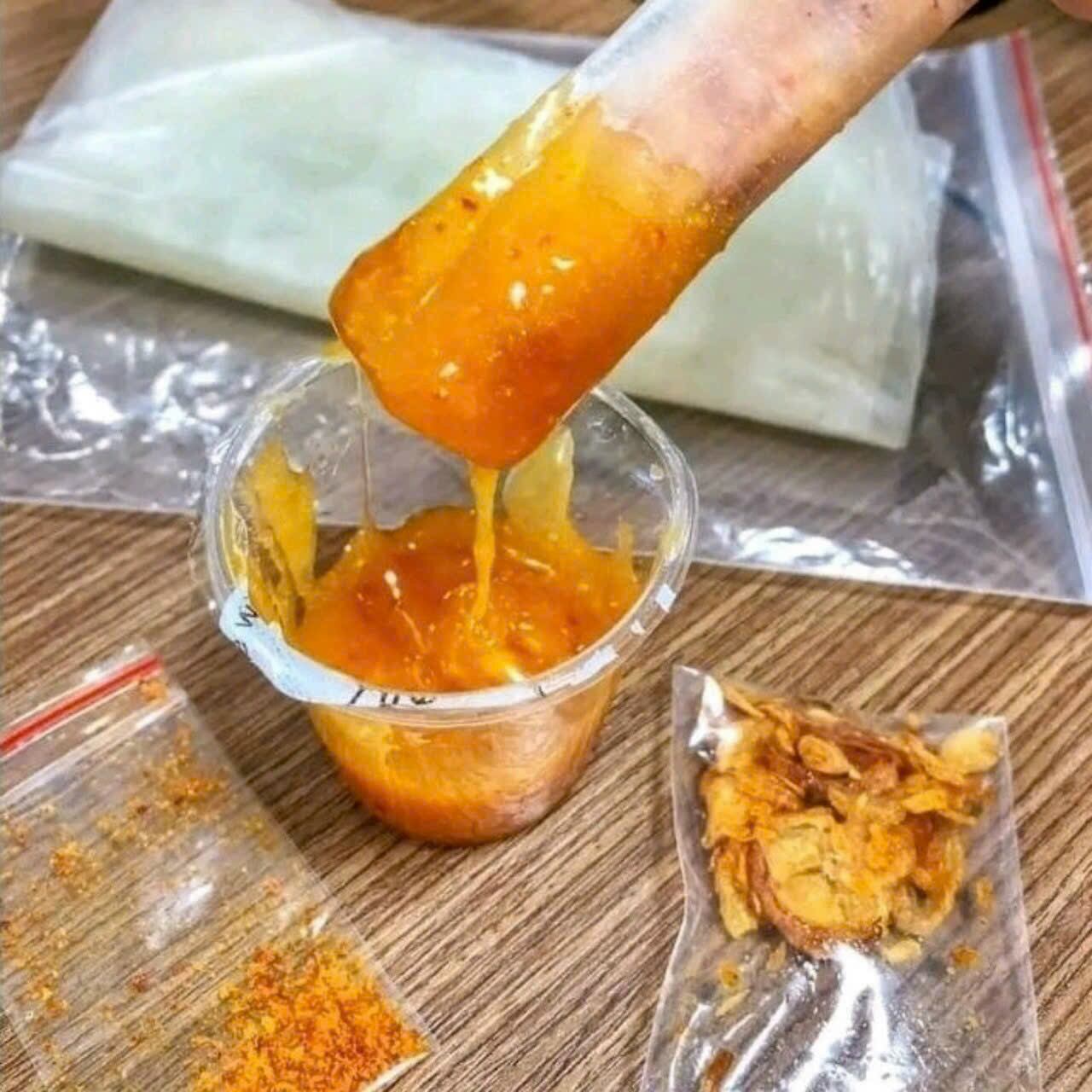 Bánh Tráng Sốt Me, Bơ Béo Ruốc Hành Phi