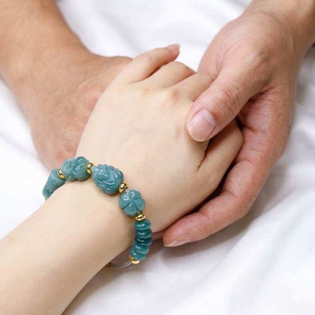 Vòng tay nữ mic 6 charm đá Lam Ngọc(hồ ly, lu thống, tỳ hưu, túi tiền, cỏ 4 lá và điếu ngũ phúc) may mắn