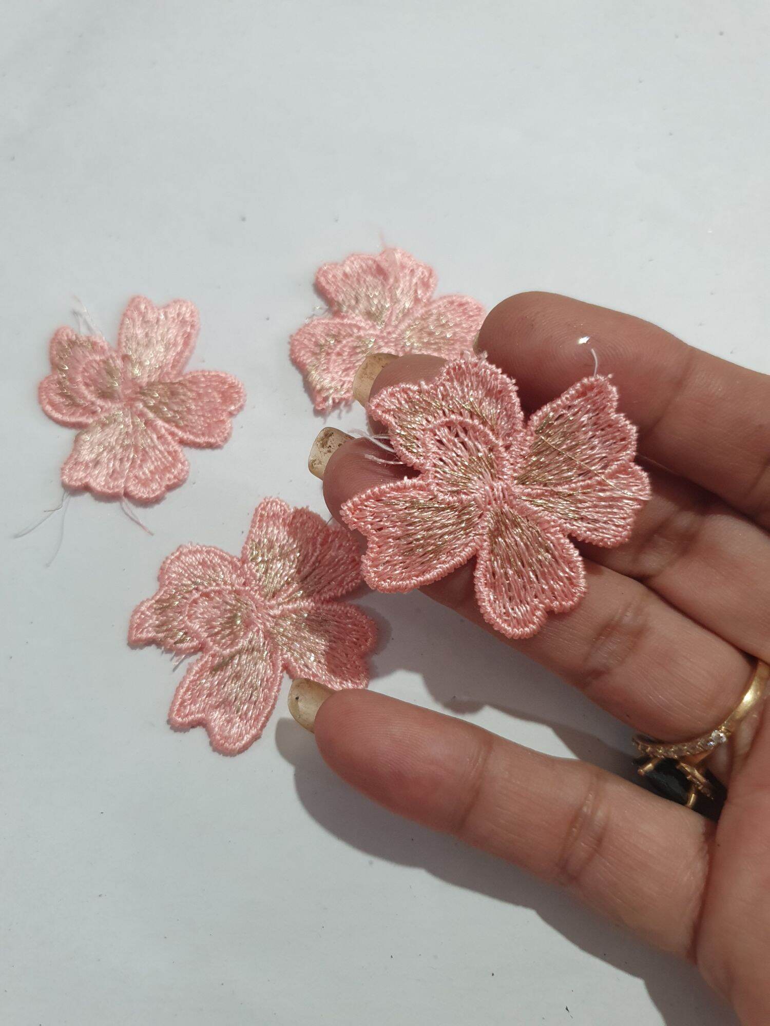 SÉT 30 CÁI HOA THÊU (3 màu như hình)