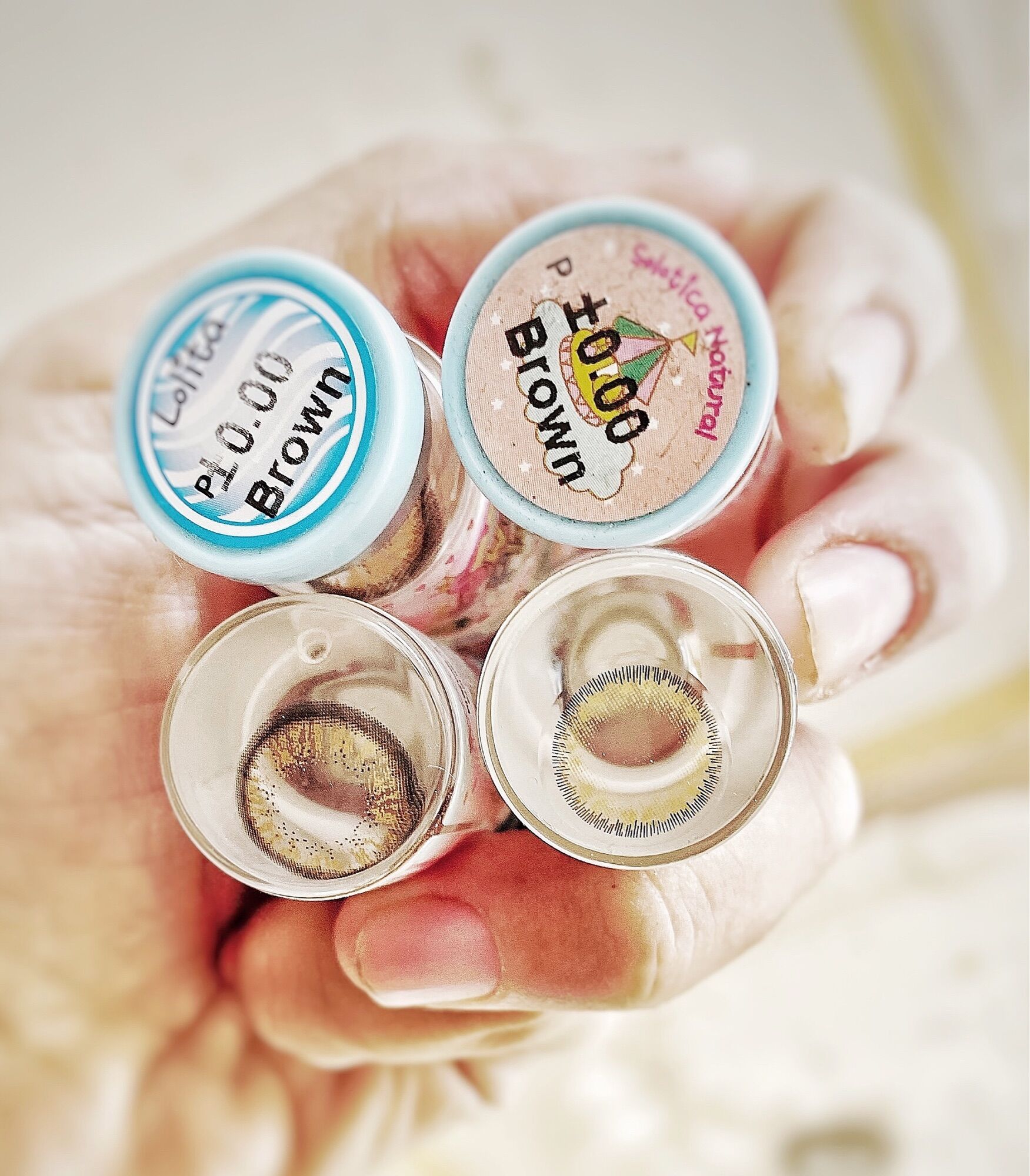 [ giảm 50%]Combo Lens - Kính áp tròng (được chọn mẫu) sử dụng 1 năm, nước ngâm, nước nhỏ mắt, máy rửa len bằng tay tặng kèm khay gương và dụng cụ đeo