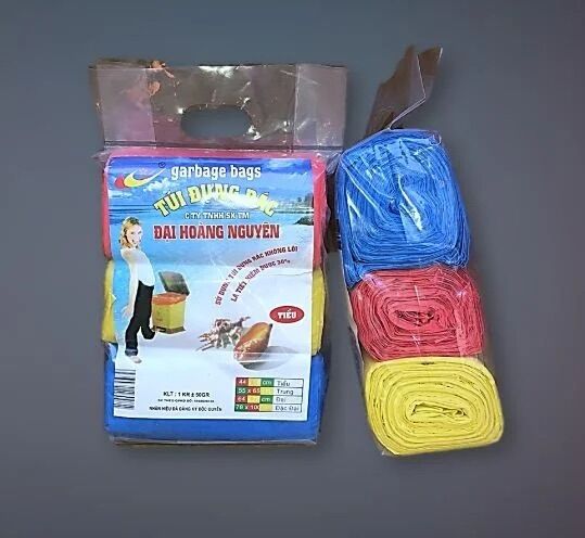 1 kg bao rác gồm 3 cuộn 3 màu cỡ đại