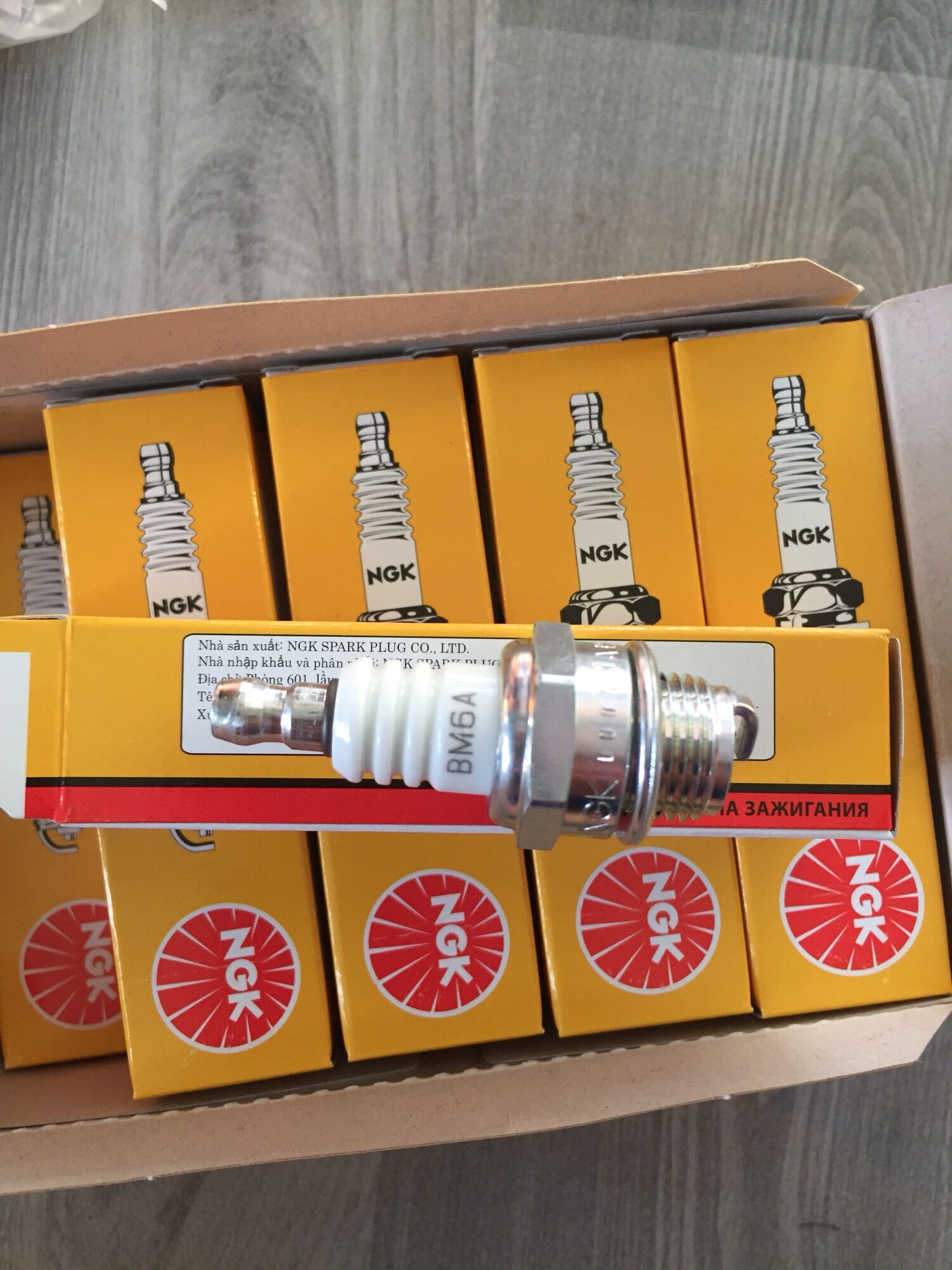 Bugi 2 thì ngk xịn made in japan