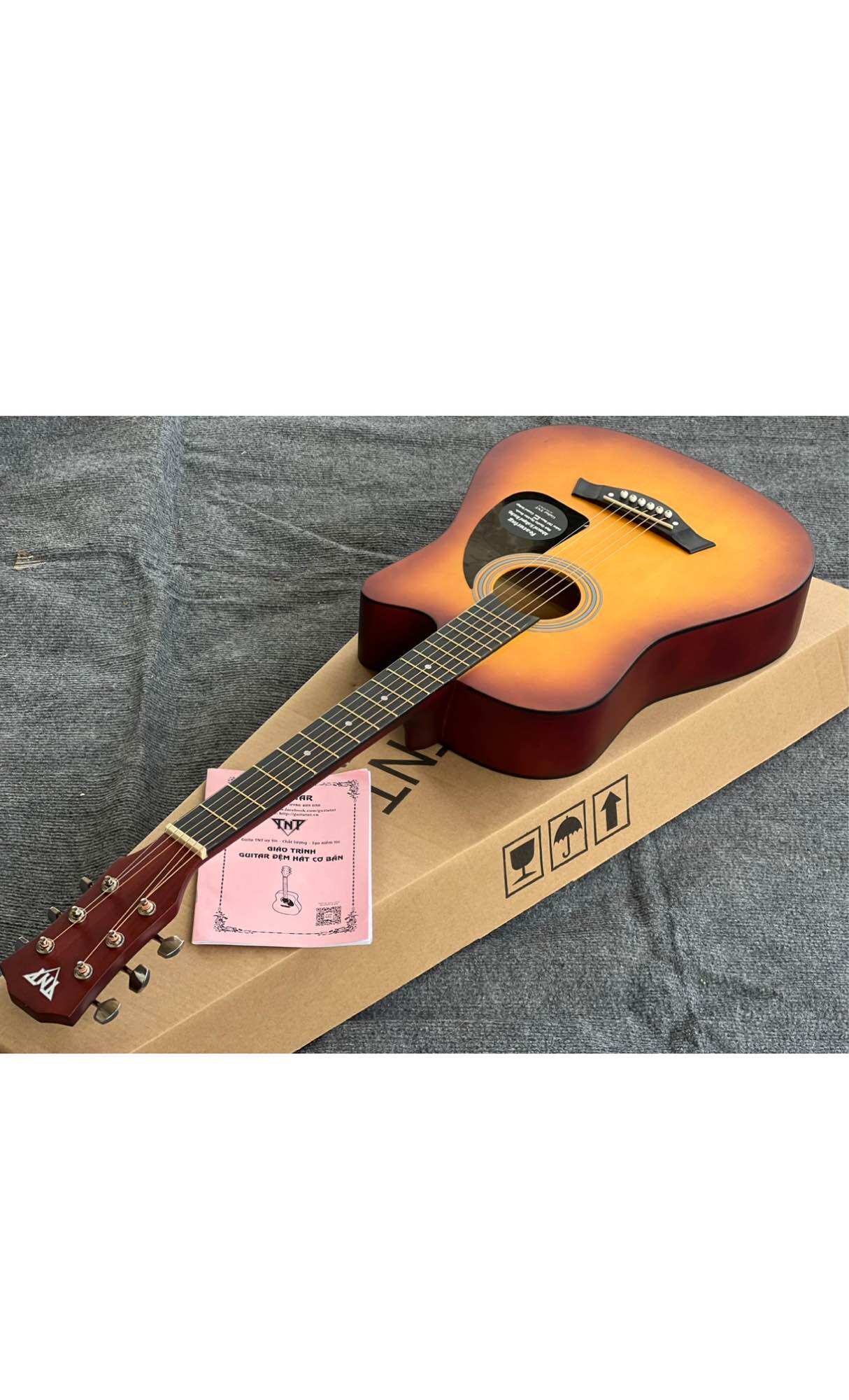 Guitar aucoutisc t50 - CHÍNH HÃNG  - tặng kèm phụ kiện.  3/4 dài 96cm rộng 38 - 9
