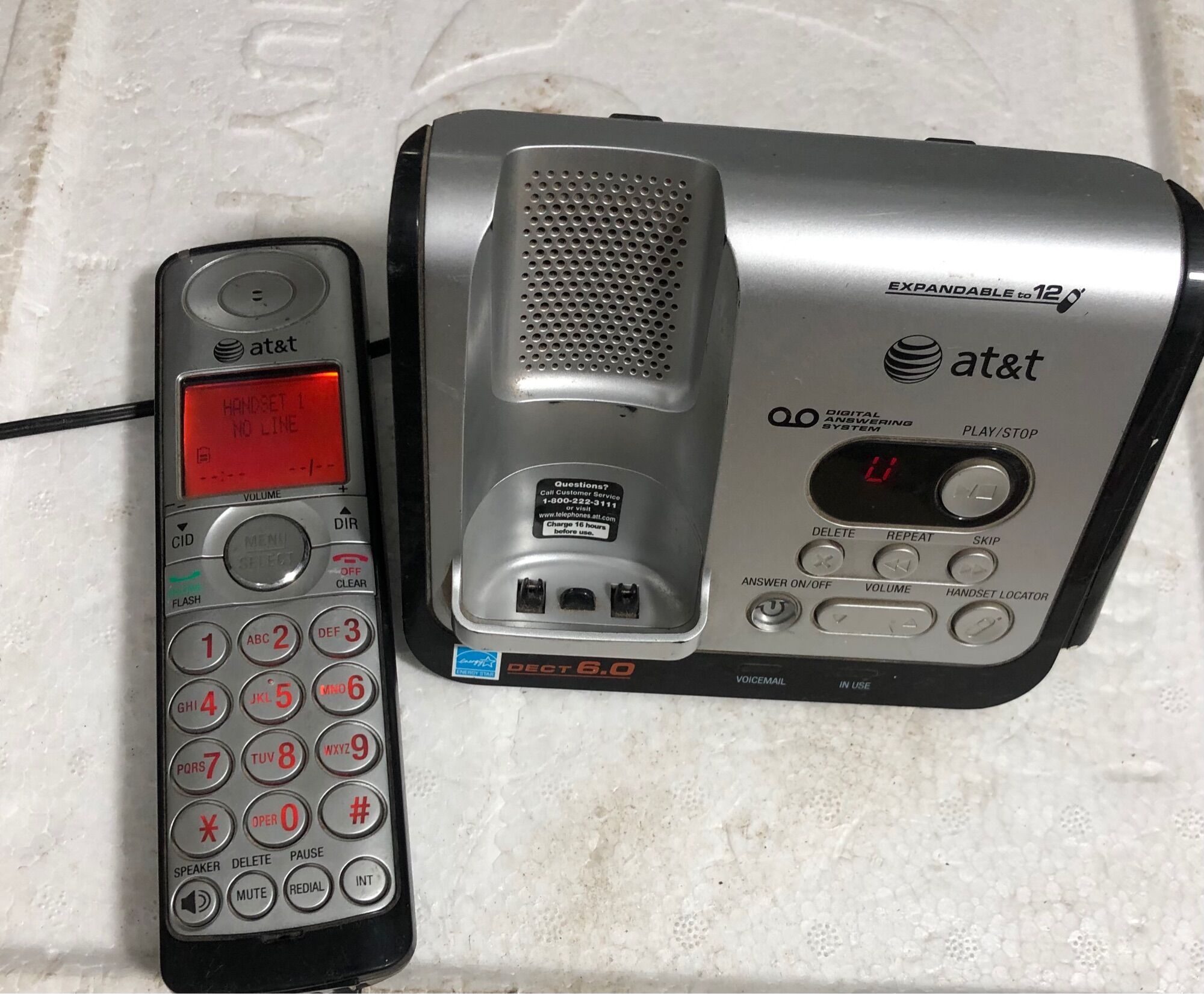 Điện thoại mẹ bồng con AT&T