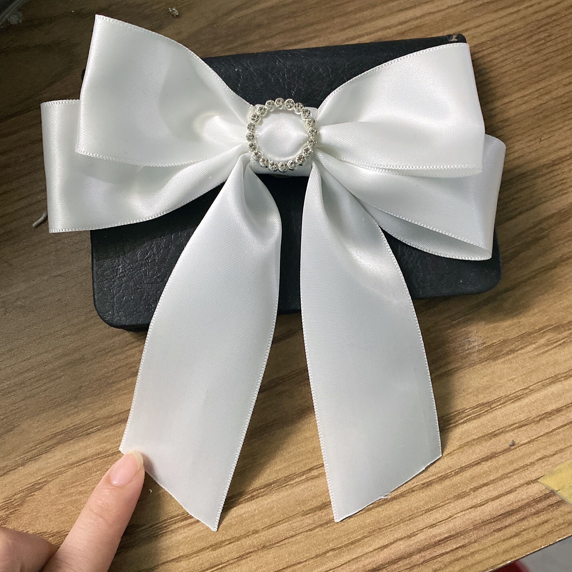 NƠ lụa trắng đứng form đẹp size tầm 17cm cài áo đầm