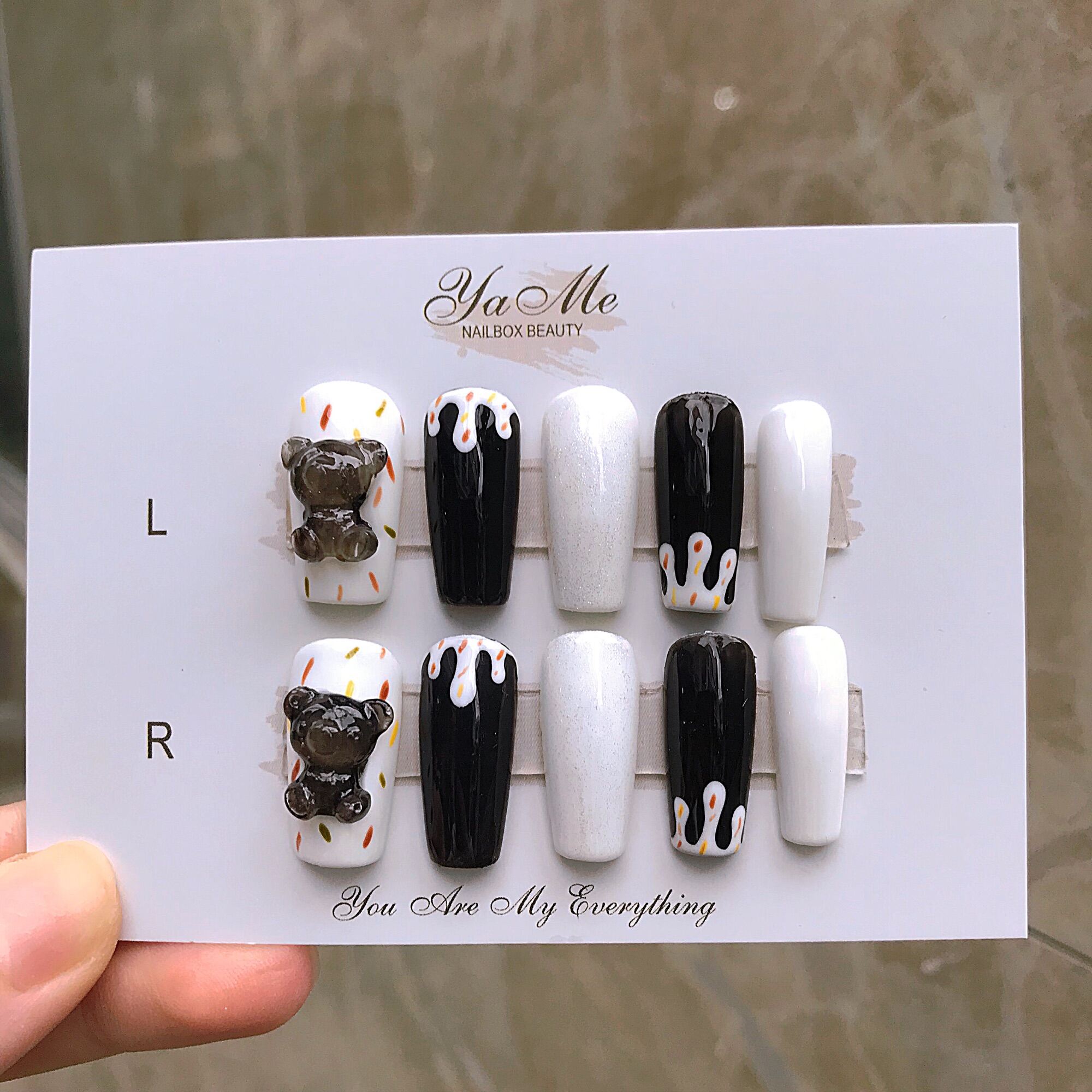 Dán Nail Box: Việc dán móng giúp tiết kiệm thời gian và chi phí cho những ai mê mẫu móng tay đa dạng. Dán Nail Box còn giúp móng tay bạn luôn tươi mới và đẹp trong thời gian dài, thật hoàn hảo cho những người luôn theo đuổi sự hoàn hảo.