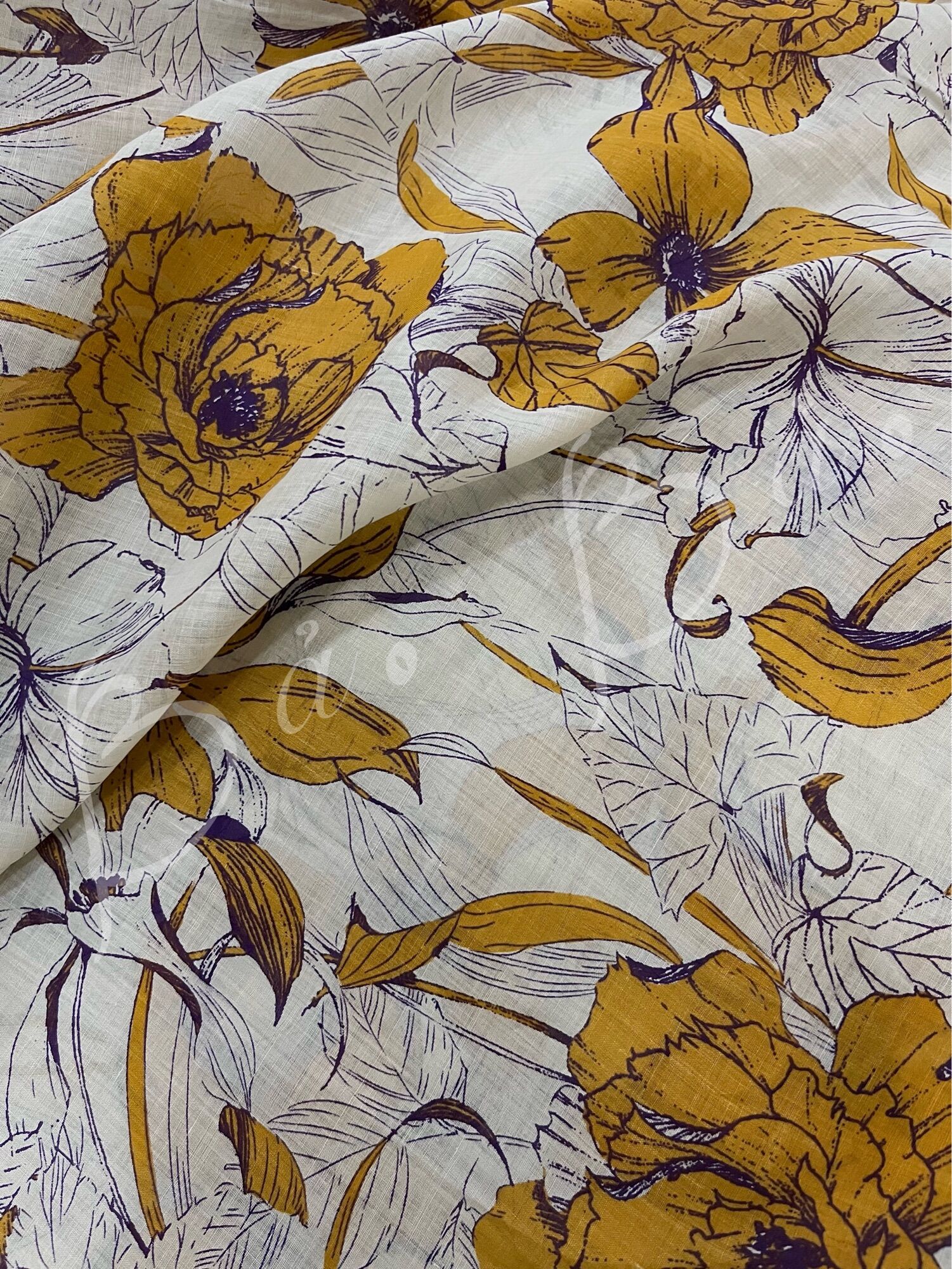 Vải linen tơ nền be xám vintage in hoa vàng bản to mềm rũ mỏng nhẹ khổ 1m45