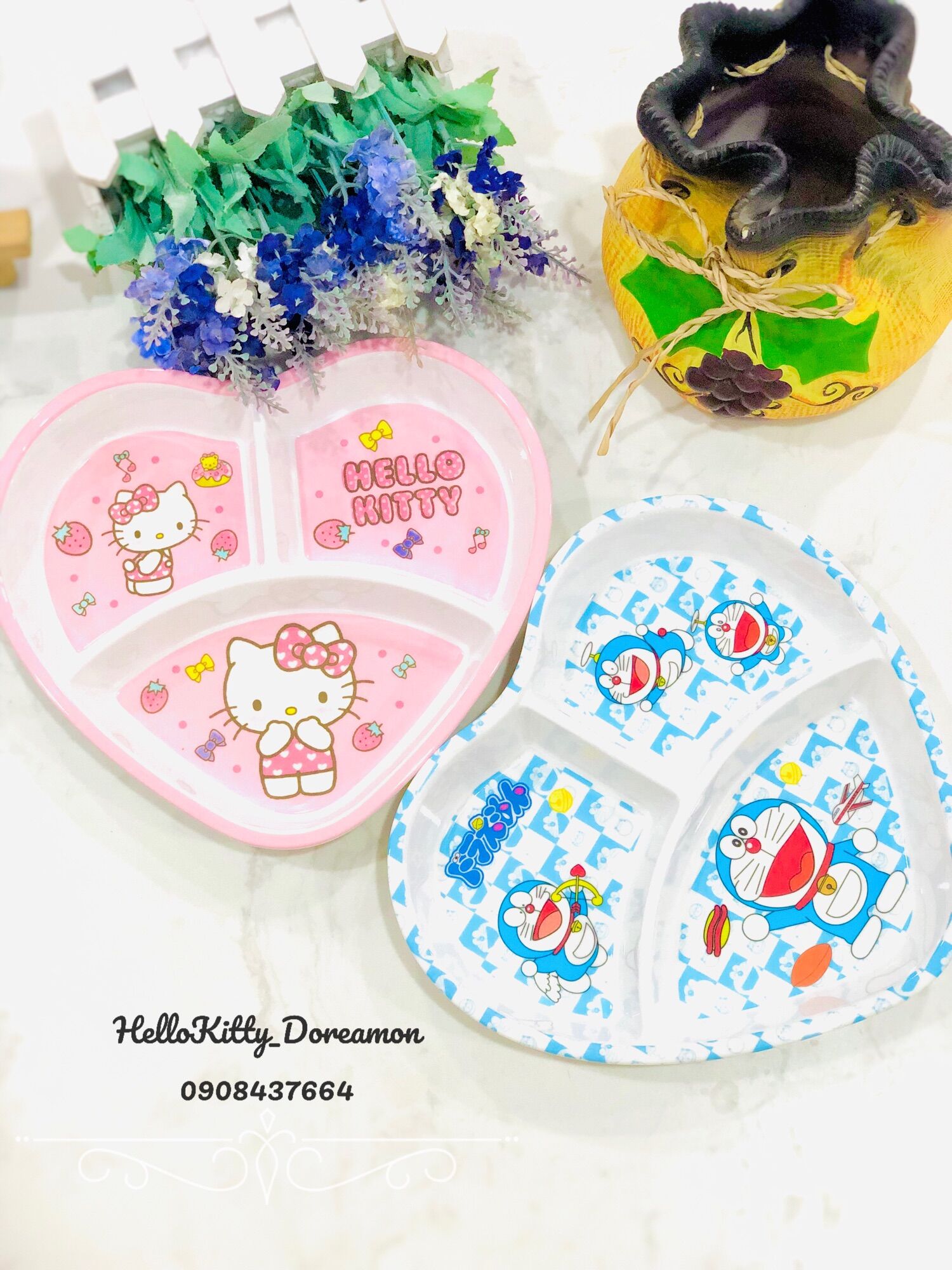 Dĩa trái tim 3 ngăn HelloKitty Doreamon
