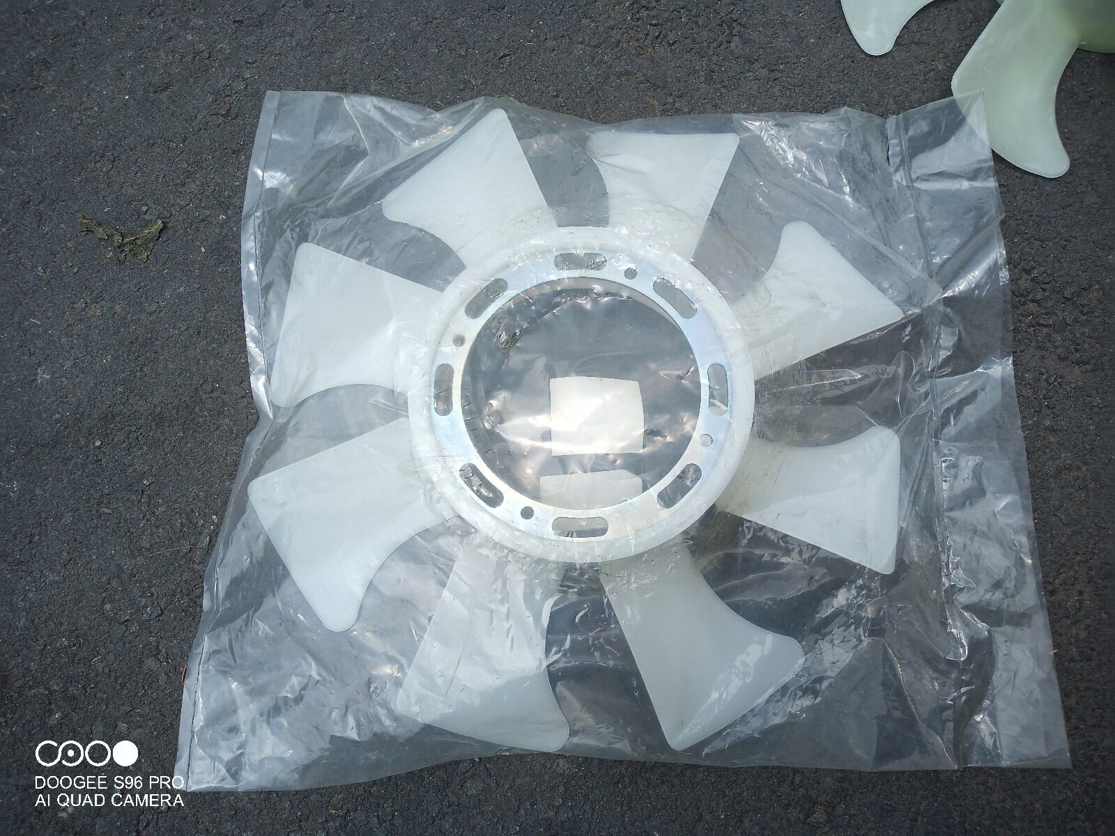 Cánh quạt (cooling fan) Pajero V31
MD317680