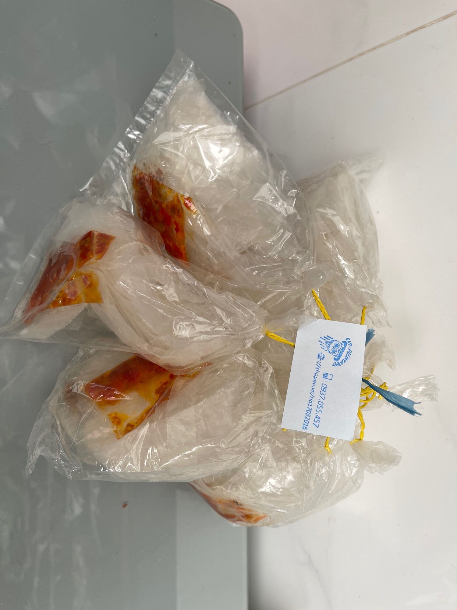 1 xâu (10 gói) bánh tráng trộn sate vò