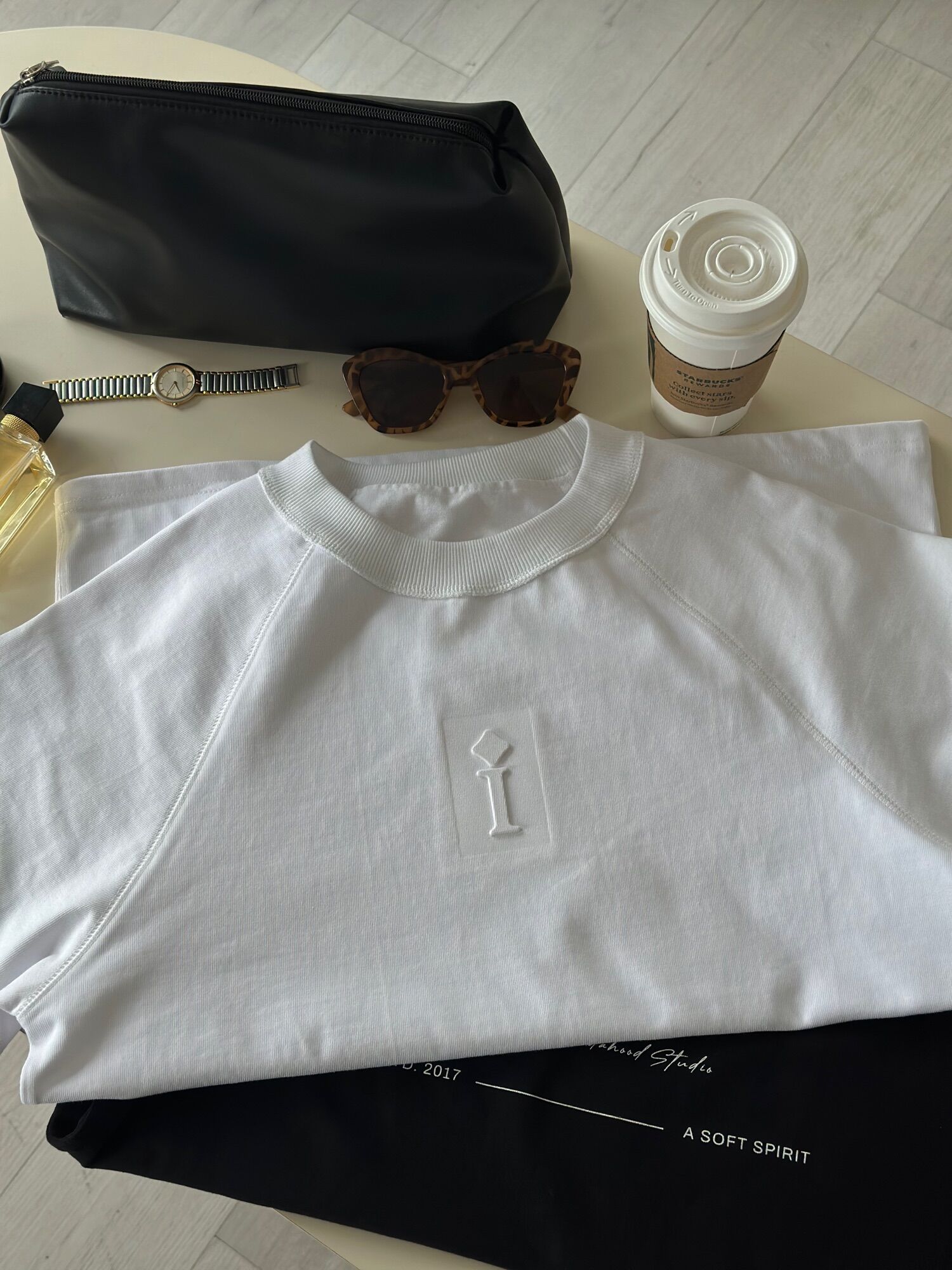 ÁO THUN DẬP NỔI ( MẶT TRƯỚC ) “i” DESIGN TAY RAGLAN INDAHOOD STUDIO