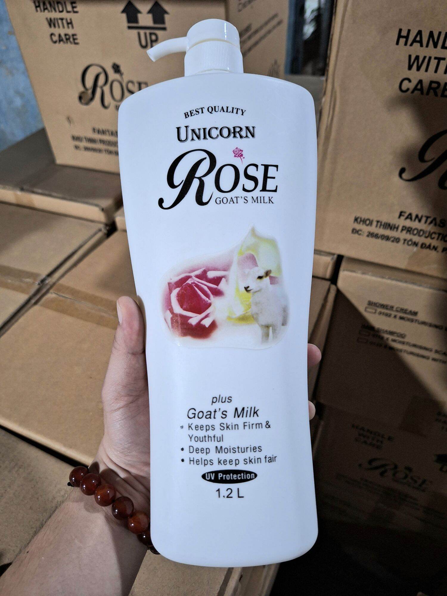 Sữa tắm trắng da Unicorn Rose tinh chất hoa hồng 1.2 lít