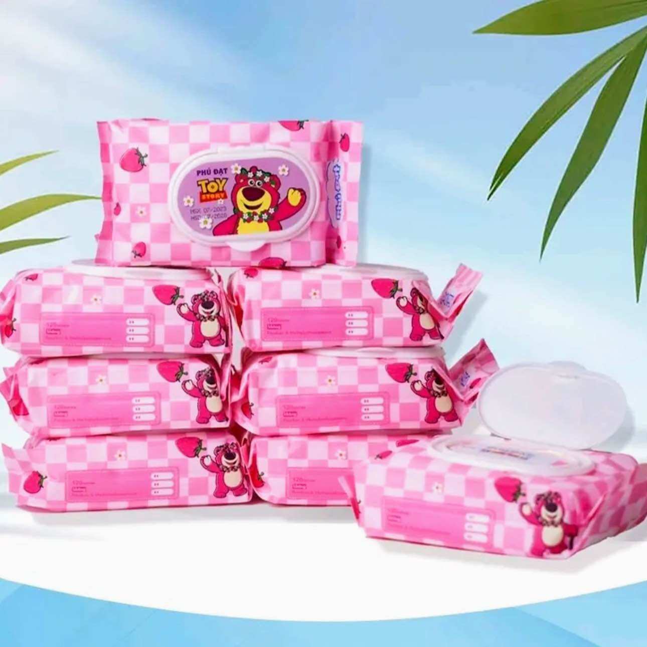 Thùng 10 gói khăn ướt gấu dâu Phú Đạt an toàn lành tính cho bé
