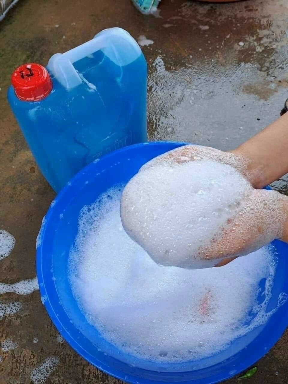 Can 5L nước giặt omo martic
