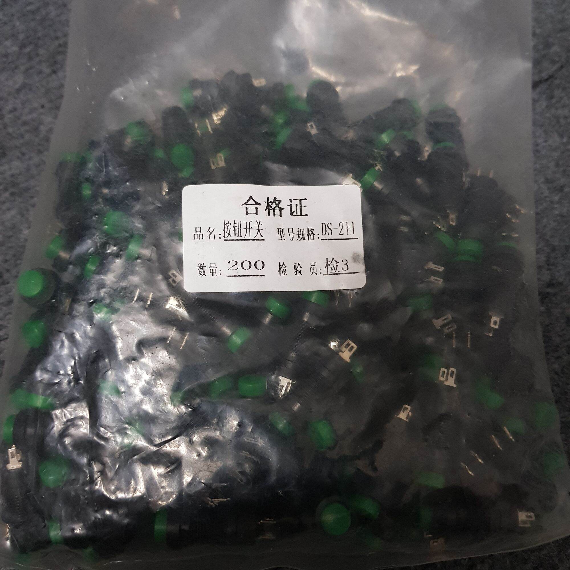 Công tắc nhấn giữ DS-211 màu xanh 10mm