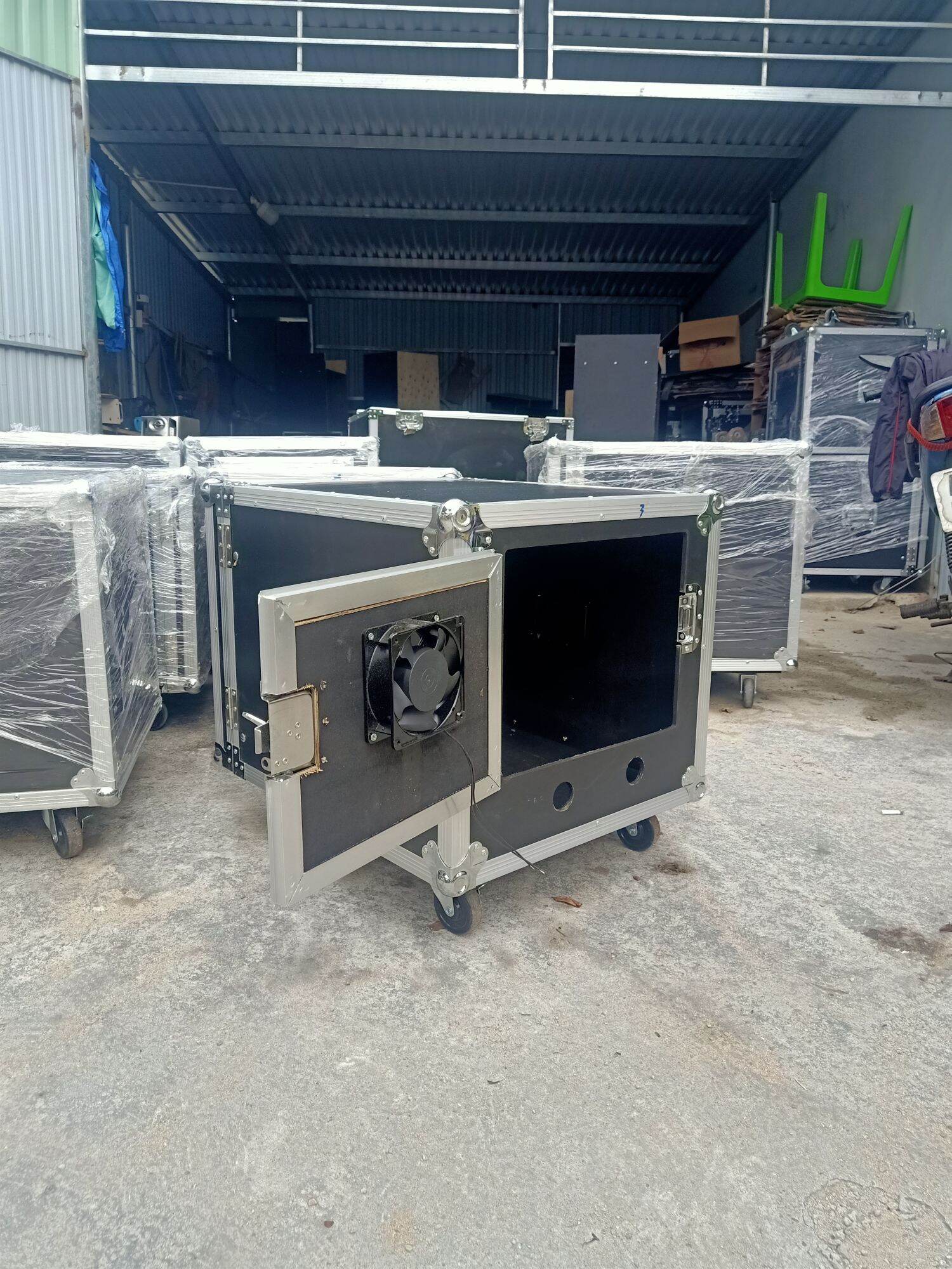 TỦ 10U LƯỚI - KARA GIA ĐÌNH