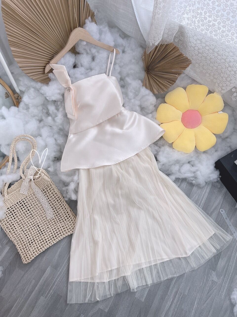 SET ÁO 2 DÂY NƠ PEPLUM PHỐI CHÂN VÁY LƯỚI
