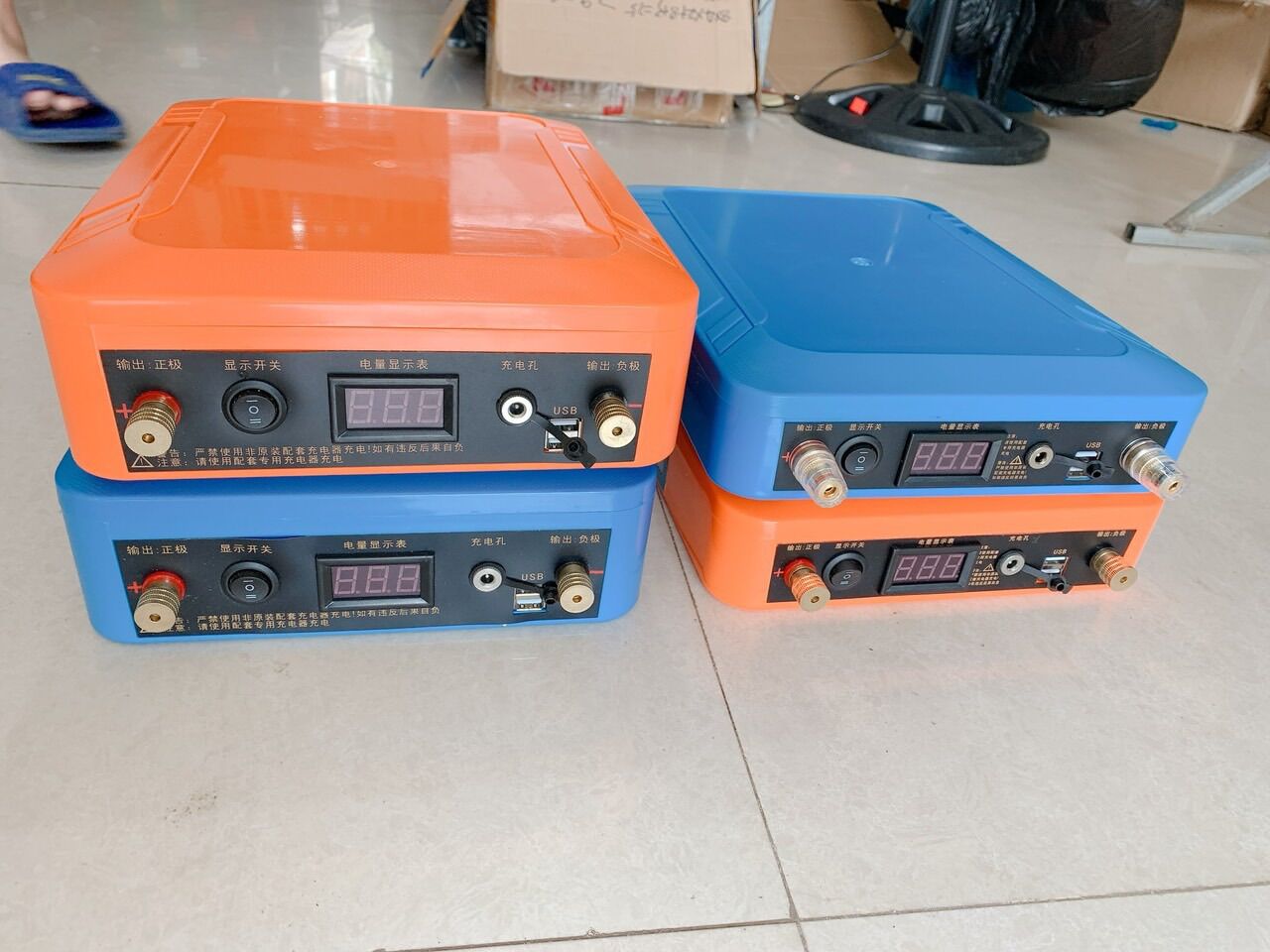 Hộp đựng pin có đèn led