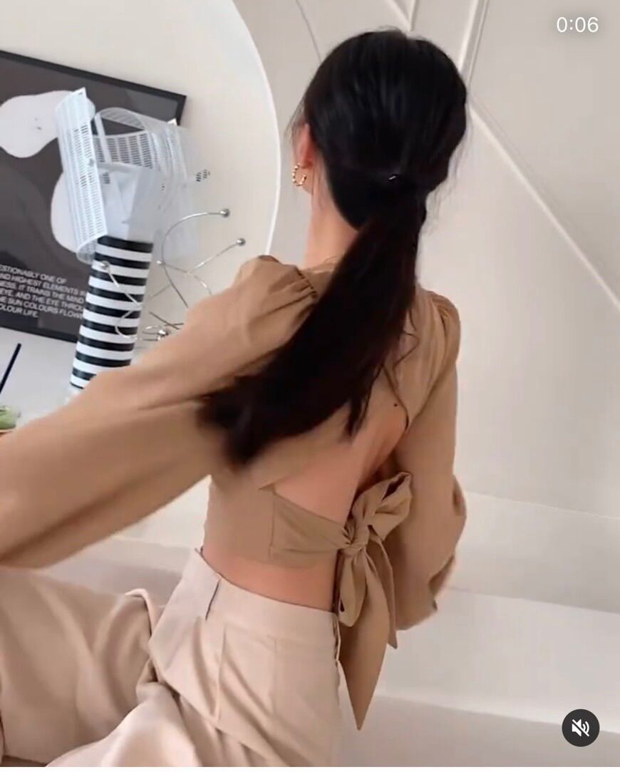áo croptop cột nơ lưng , cúp ngực tay phồng