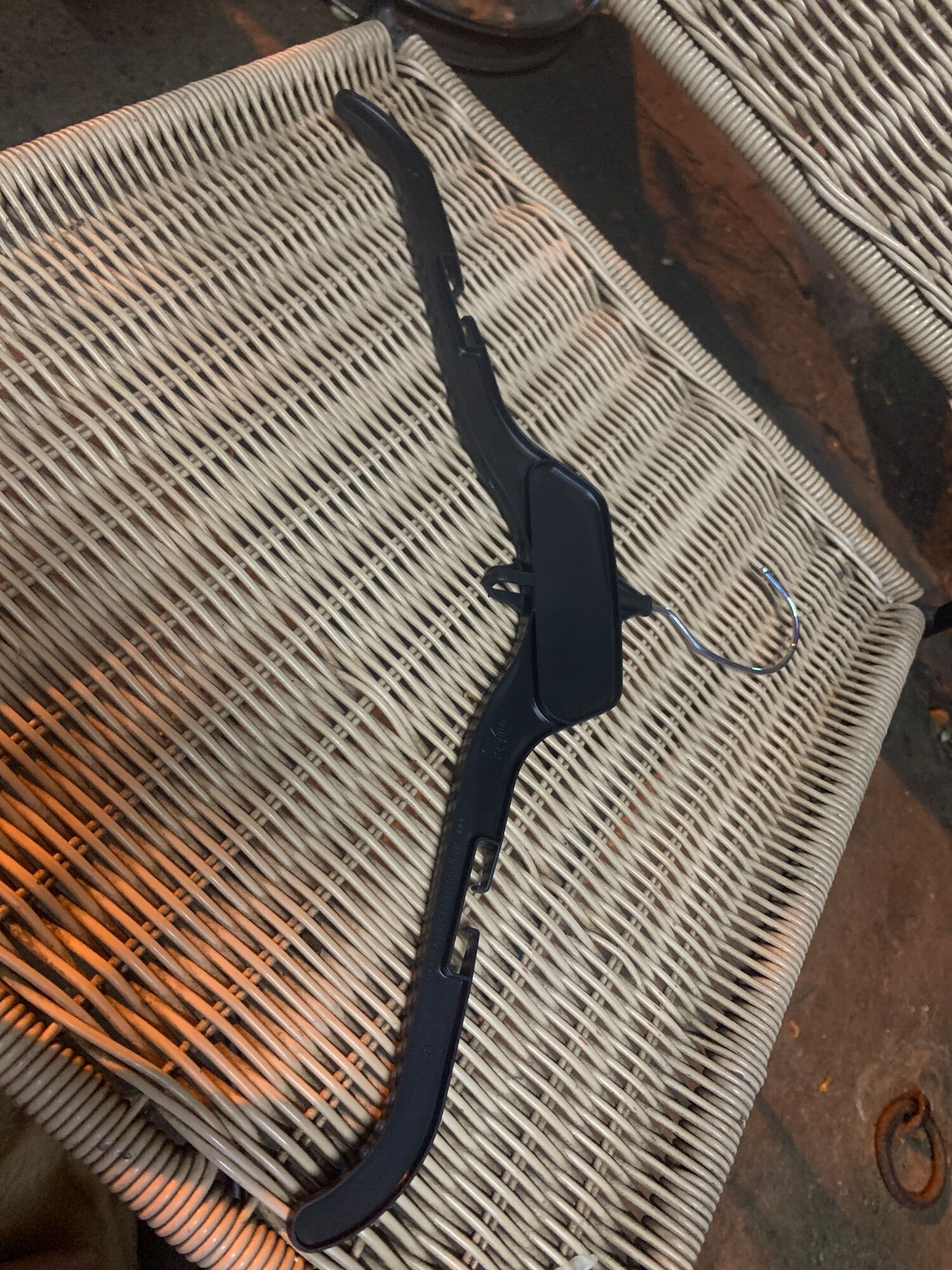 MÓC NHỰA ĐEN TREO QUẦN ÁO ( COMBO 50 CÁI SIZE 43 CM )