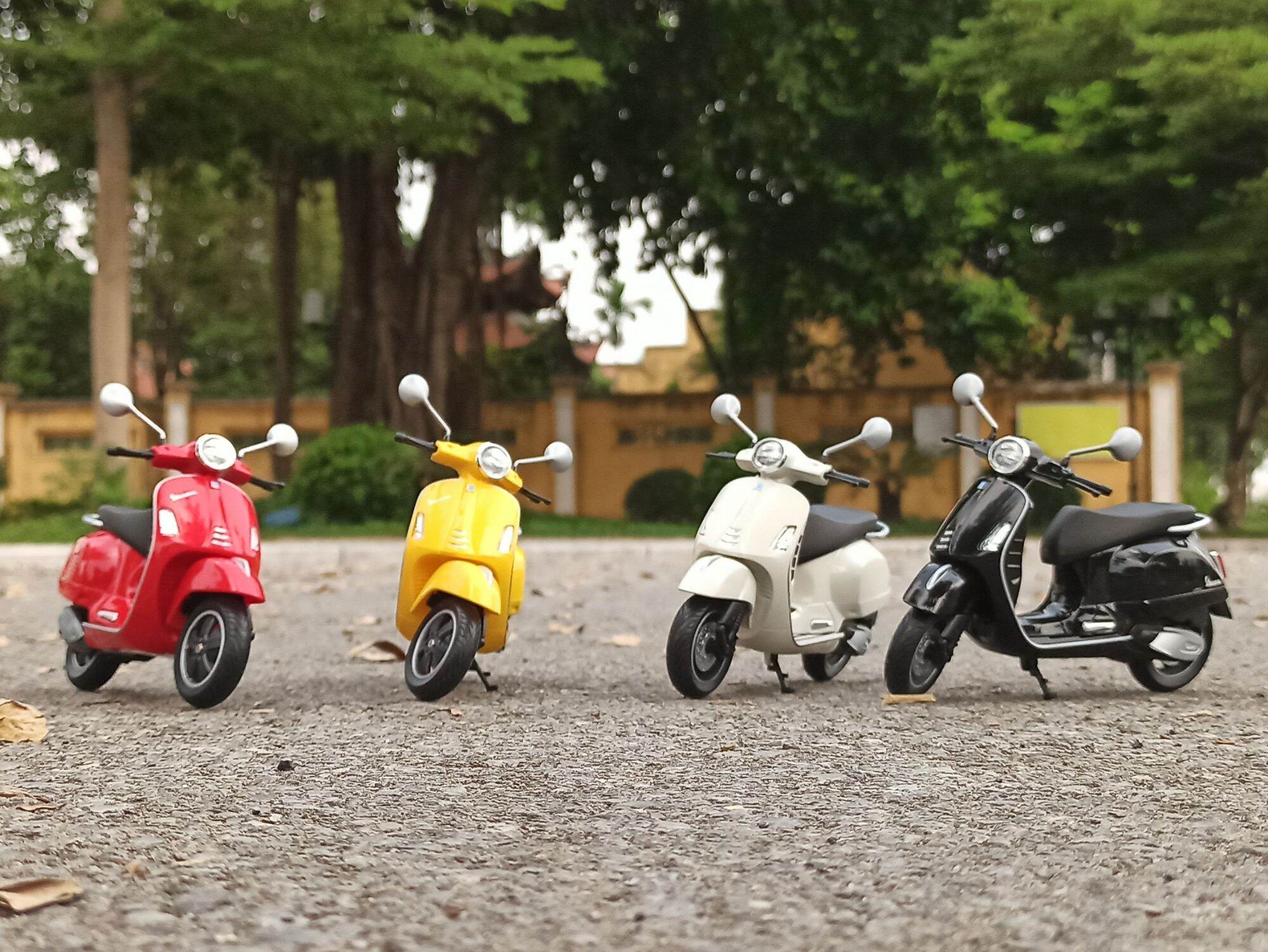 Mô hình xe máy vespa gts super tỷ lệ 1/12