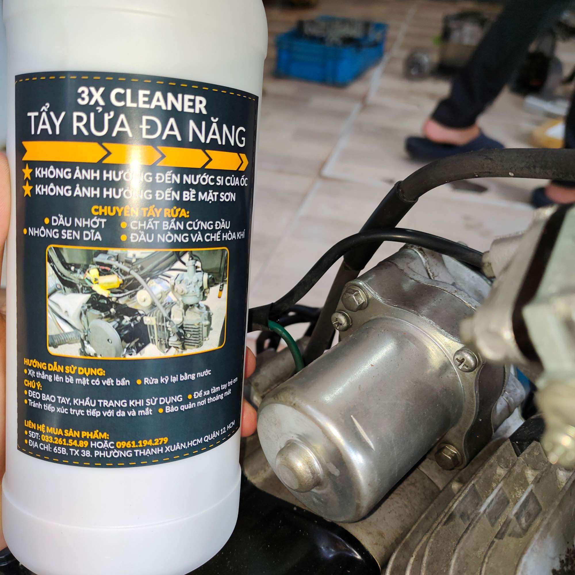 Chất tẩy rửa đa năng kèm vòi xịt loại 2000ml ( 2 lít)