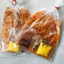 Bánh tráng sốt bơ me