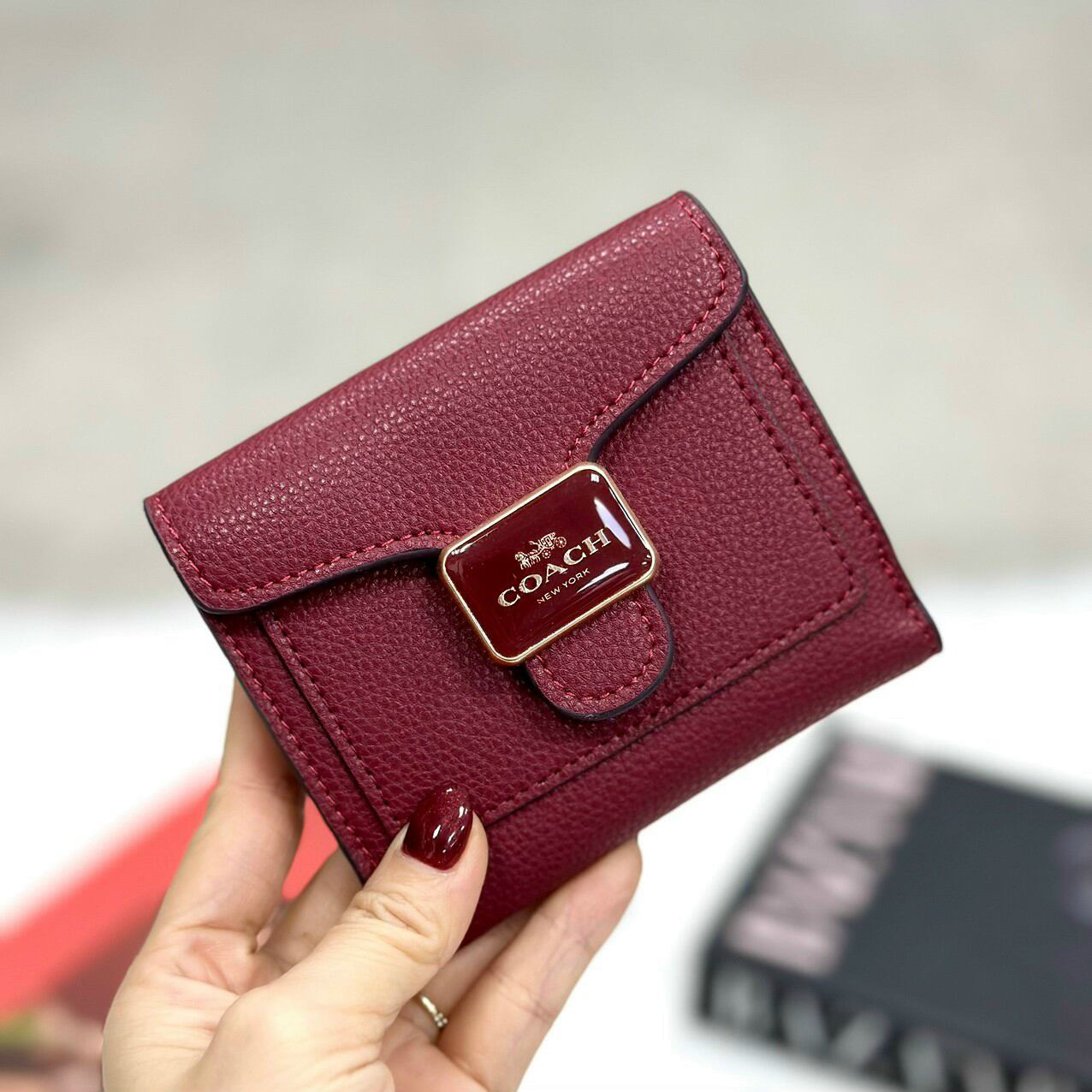 Ví
COACH Pepper Wallet màu cực kỳ trẻ trung
