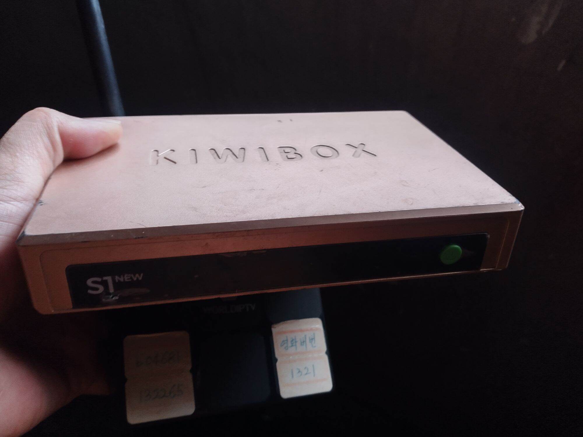 Android tivi box Kiwibox RK3128 ram 1gb rom 8gb android 7, cài đặt sẵn app xem tv YouTube mượt mà
