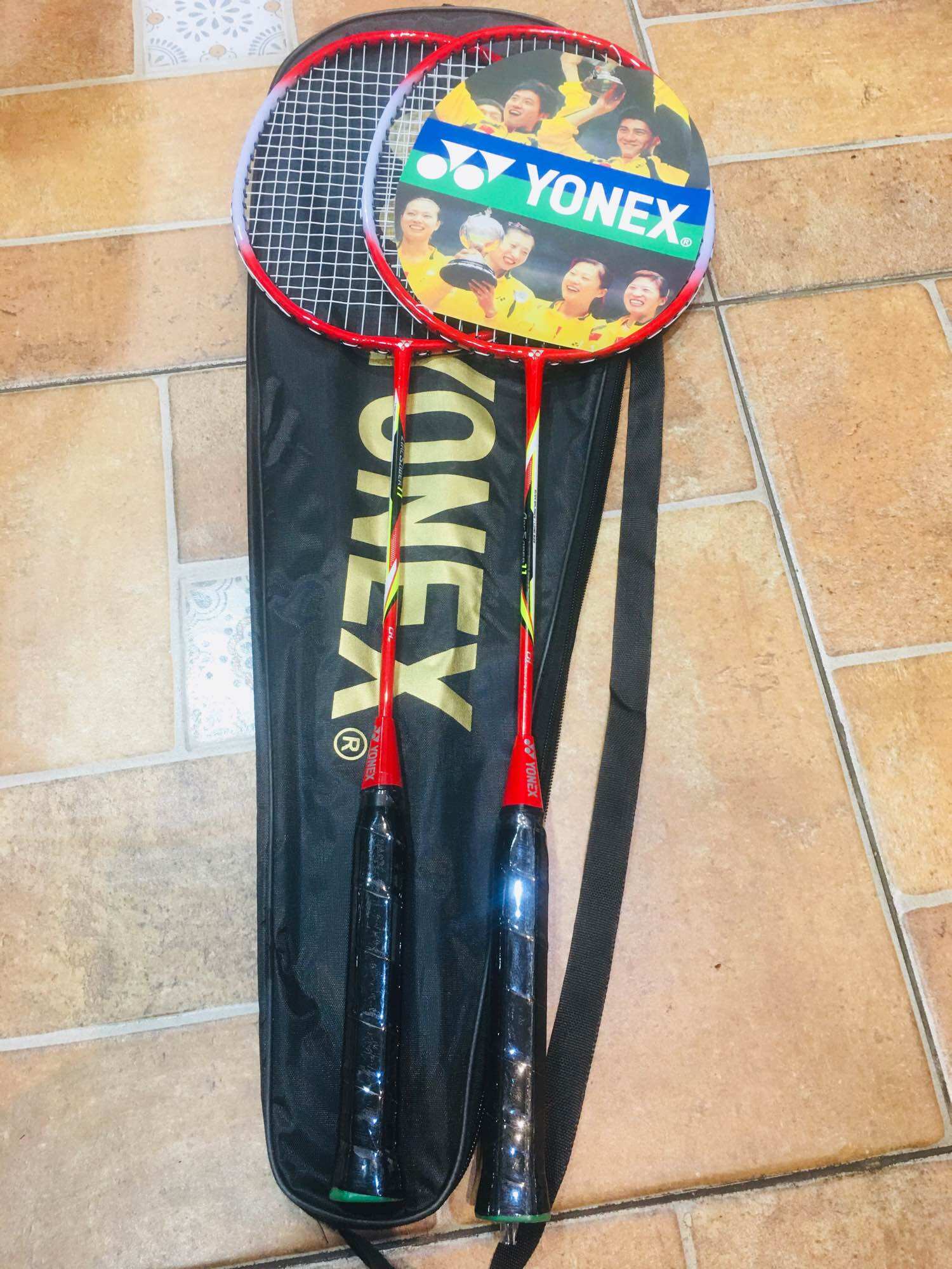 2 Chiếc vợt cầu lông yonex tặng túi
