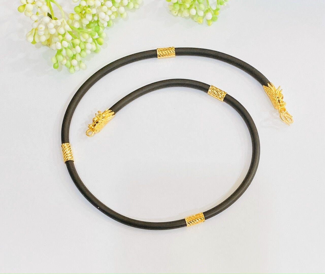 Dây chuyền nam cao su đen mạ vàng 18k cao cấp